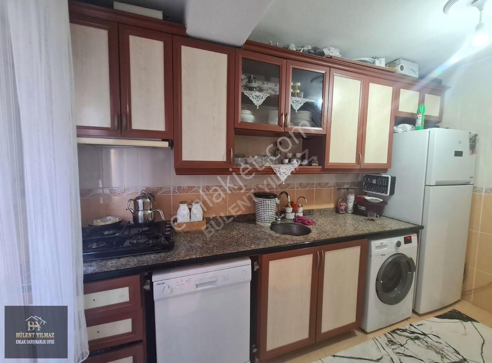 Bülent Yılmaz'dan 3 Balkonlu Zübeyde Hanım Mah 90m² 1.kat Daire