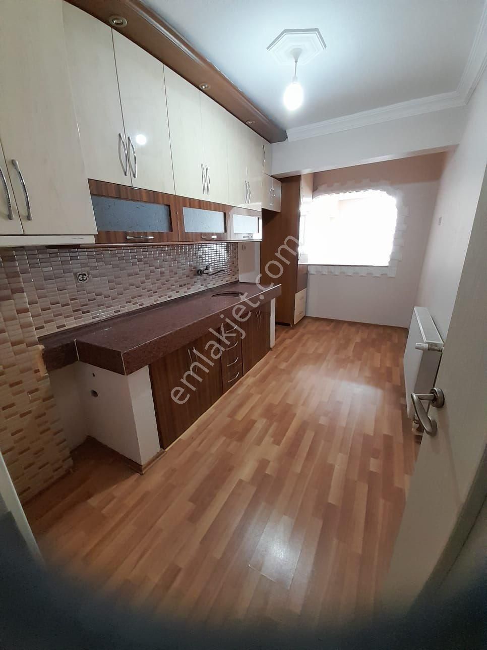 Güvenler Emlaktan İehir Merkezinde 3+1 Sıcak Sulu 2, Kat Satılık Daire