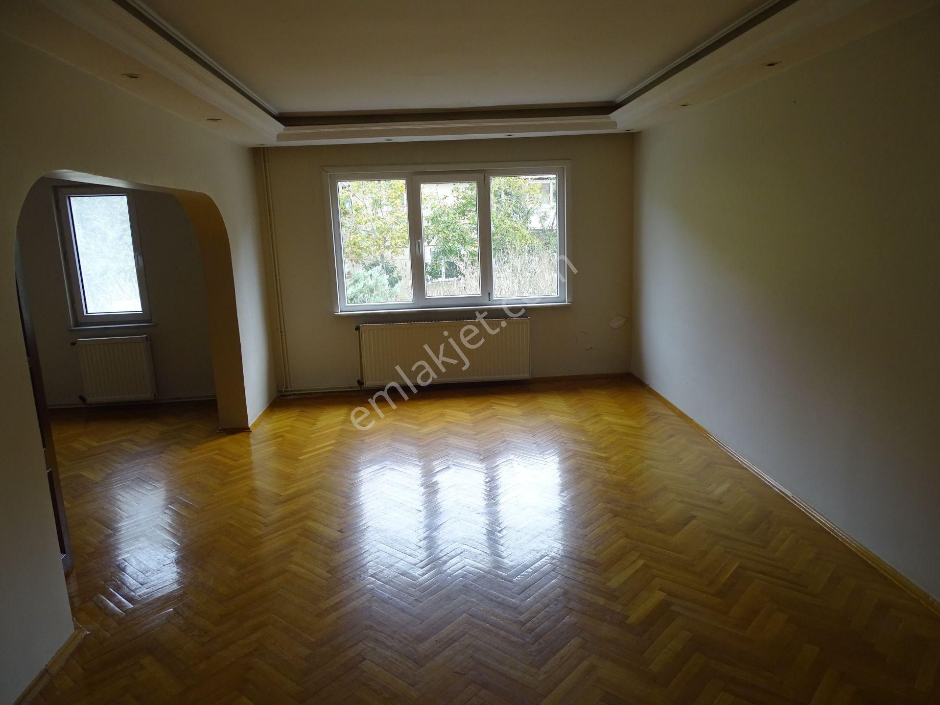 İstinye Boğaziçi Sitesinde 3+1 Özel Teraslı Çatı Dubleks Daire