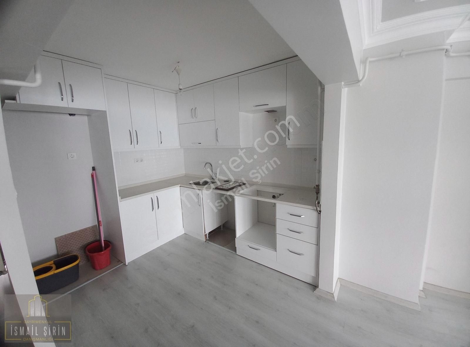 İsmail Şirinden Merkezde Deniz Manzaralı Yapılı 4+1 Dublex Daire - Görsel 30