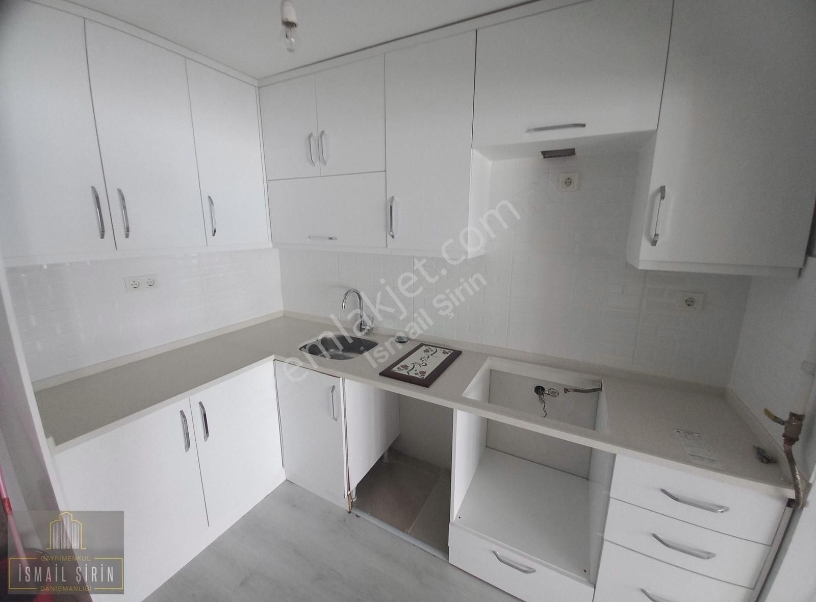 İsmail Şirinden Merkezde Deniz Manzaralı Yapılı 4+1 Dublex Daire - Görsel 24