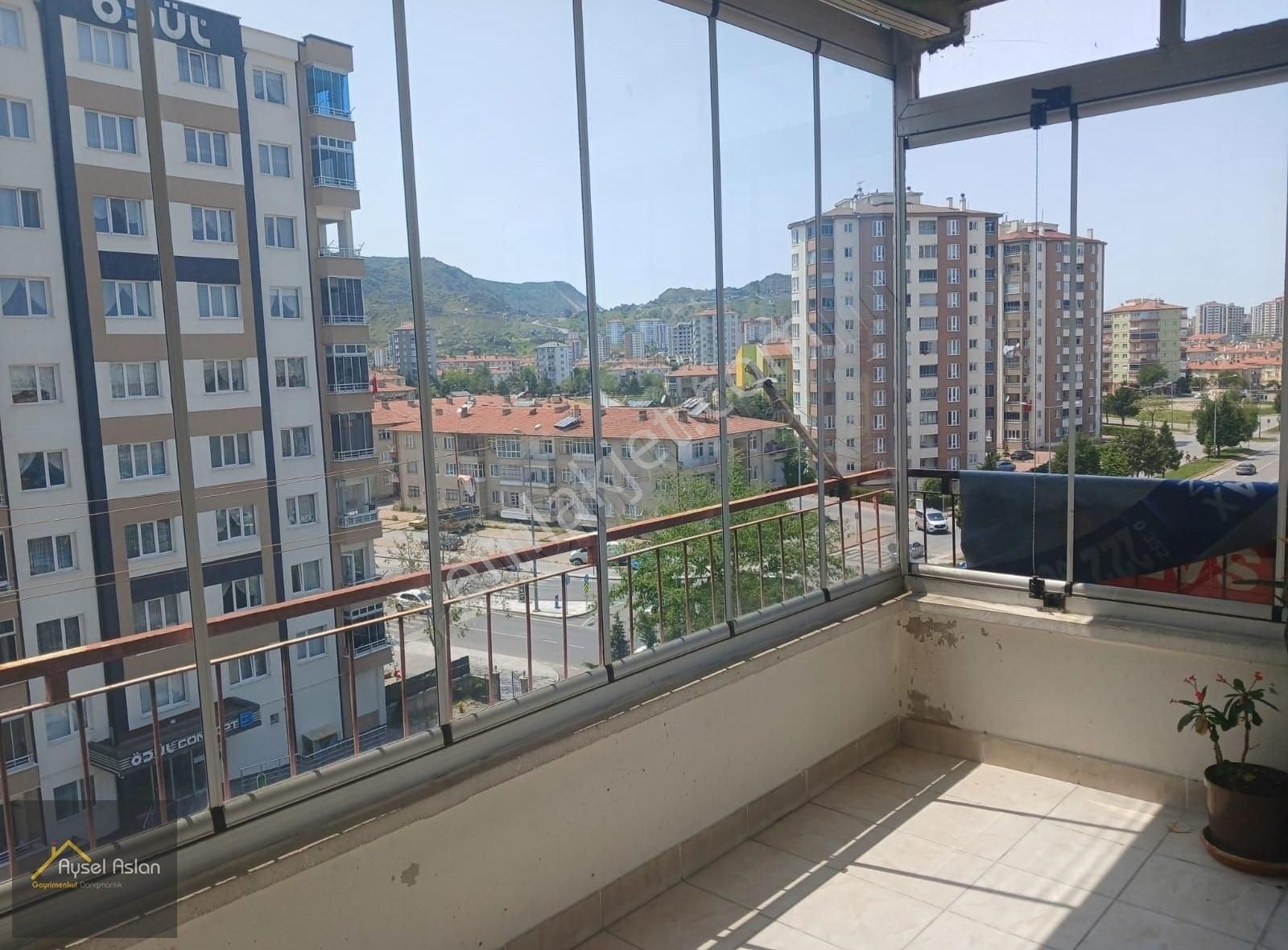 Yeniköy'de 4+2 Asansörlü Satılık Dubleks