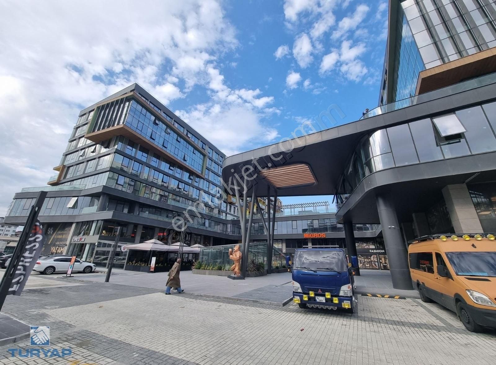 Avcılar Firuzköy Collet Sıfır 170m2 Bahçe Kullanımlı Dükkan