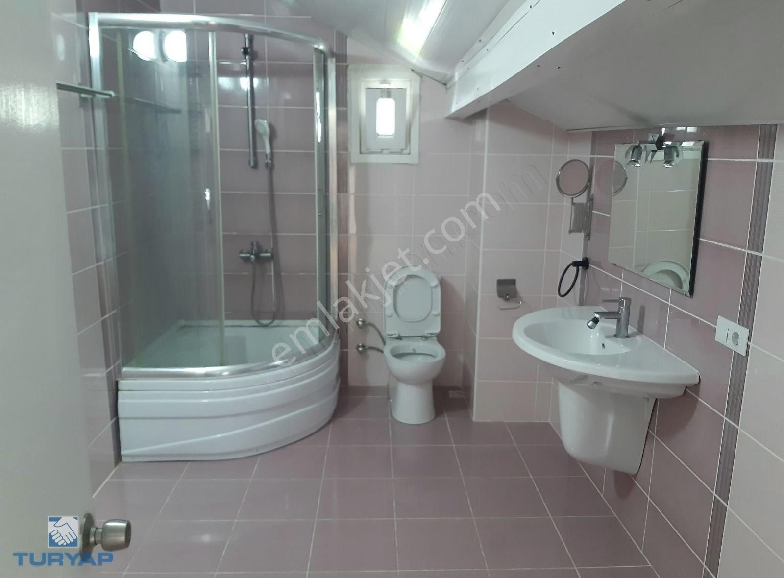 Atatürk Mah 650m2 Arsa Icınde 5+2 Vılla