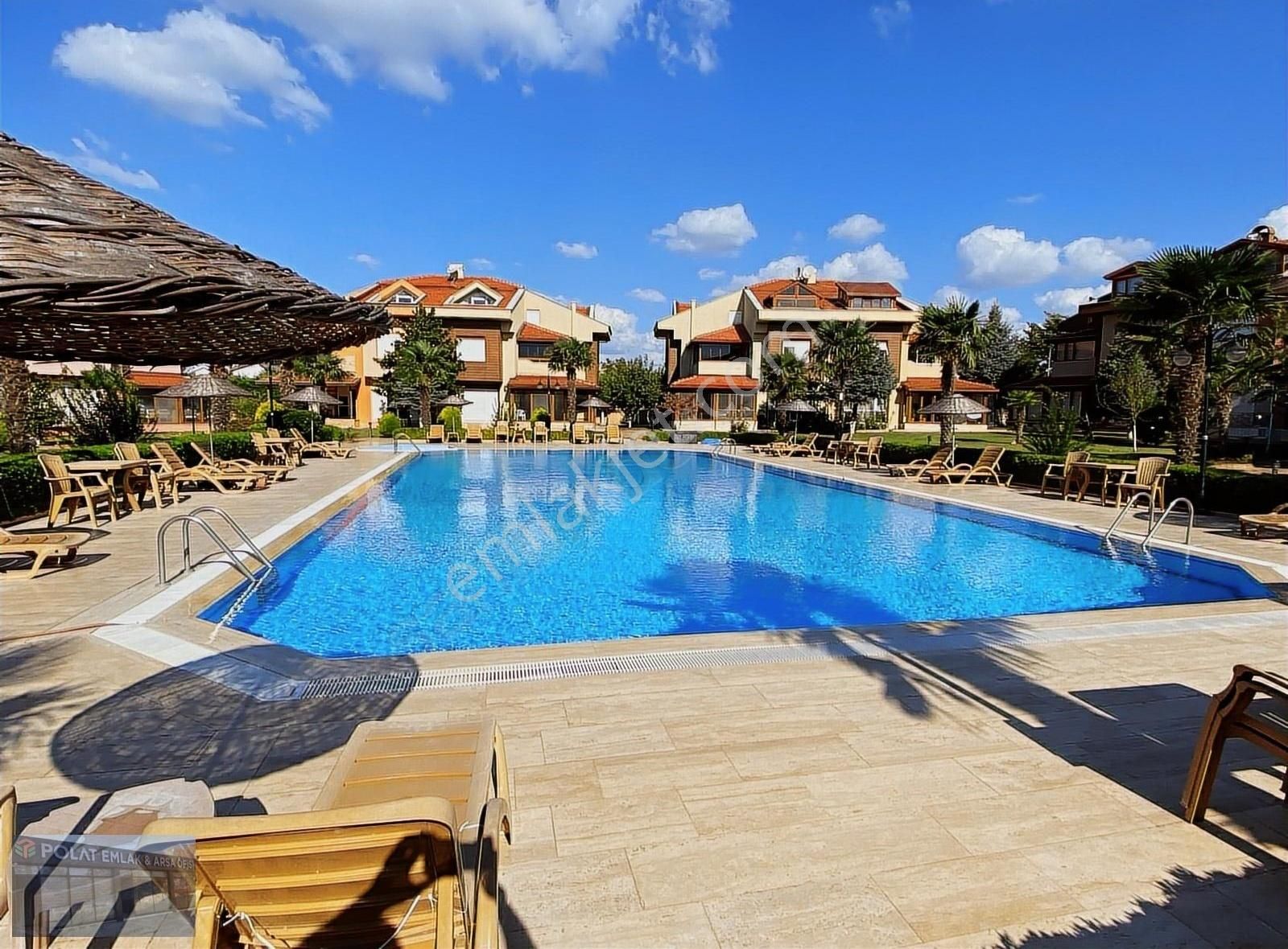Celaliyede Site İçinde Havuzlu Villa Satılık