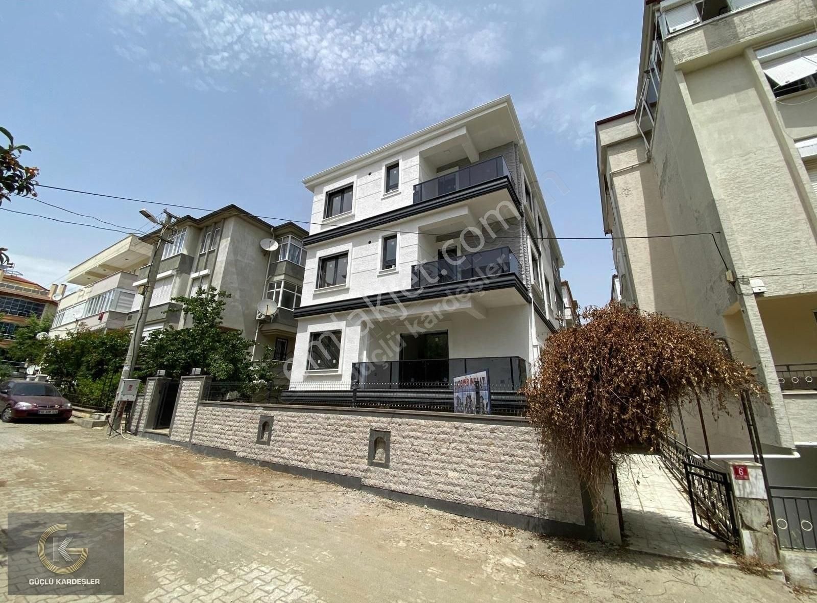 Güçlü Kardeşlerden Altınoluk Merkezde 2+1 Sıfır Daire