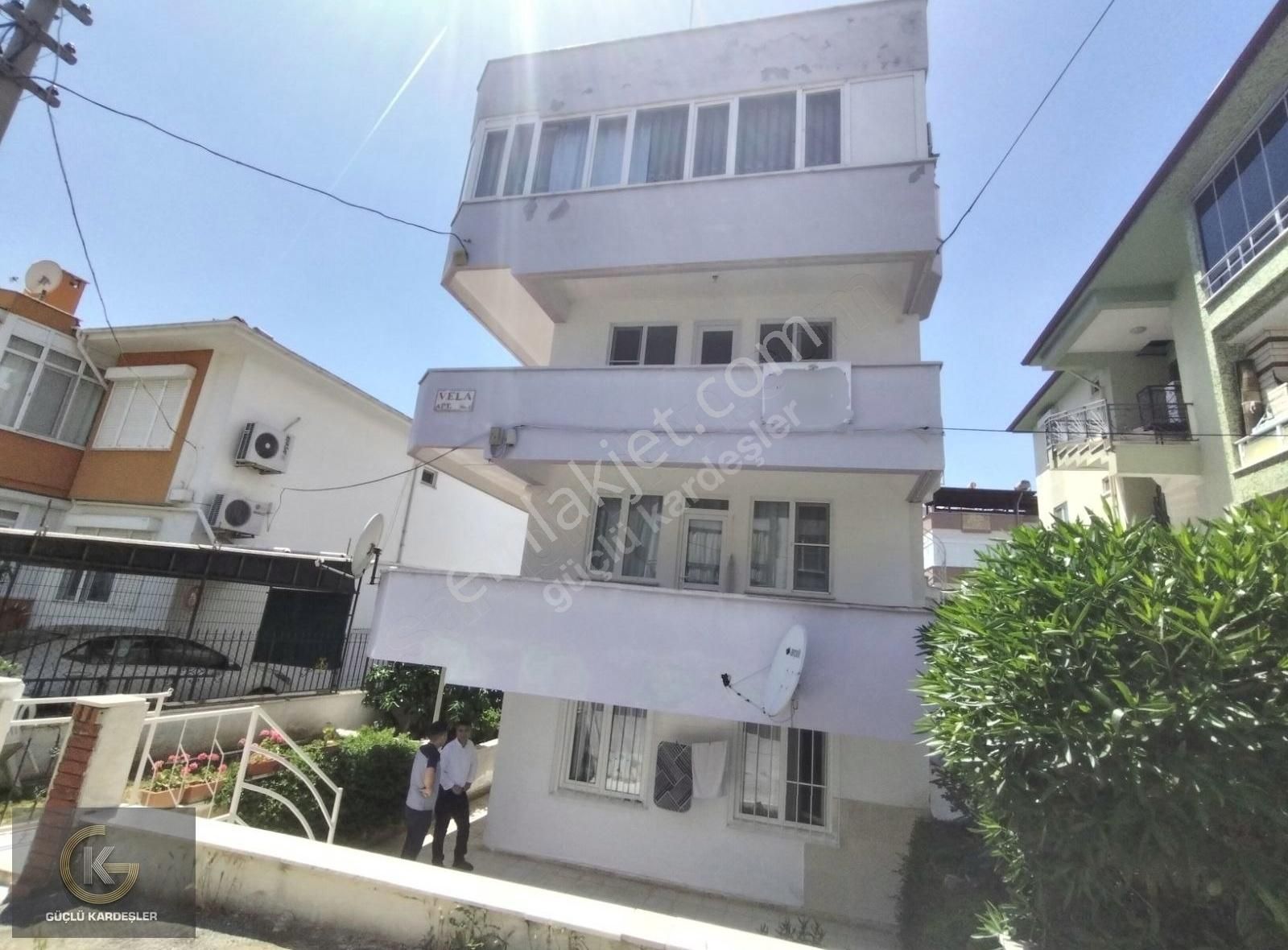 Güçlü Kardeşlerden Altınoluk Merkezde Ayrı Mutfak 2+1 Daire