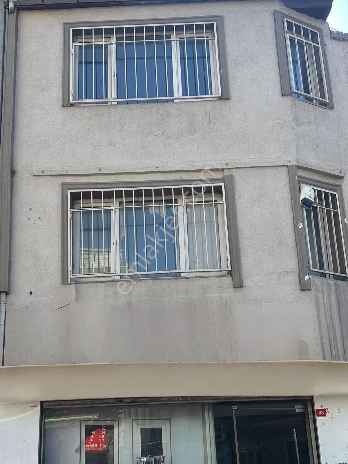 Beyoğlu Dolapdere'de 3.5 Katlı 340 M2 Kıralık Dükkan