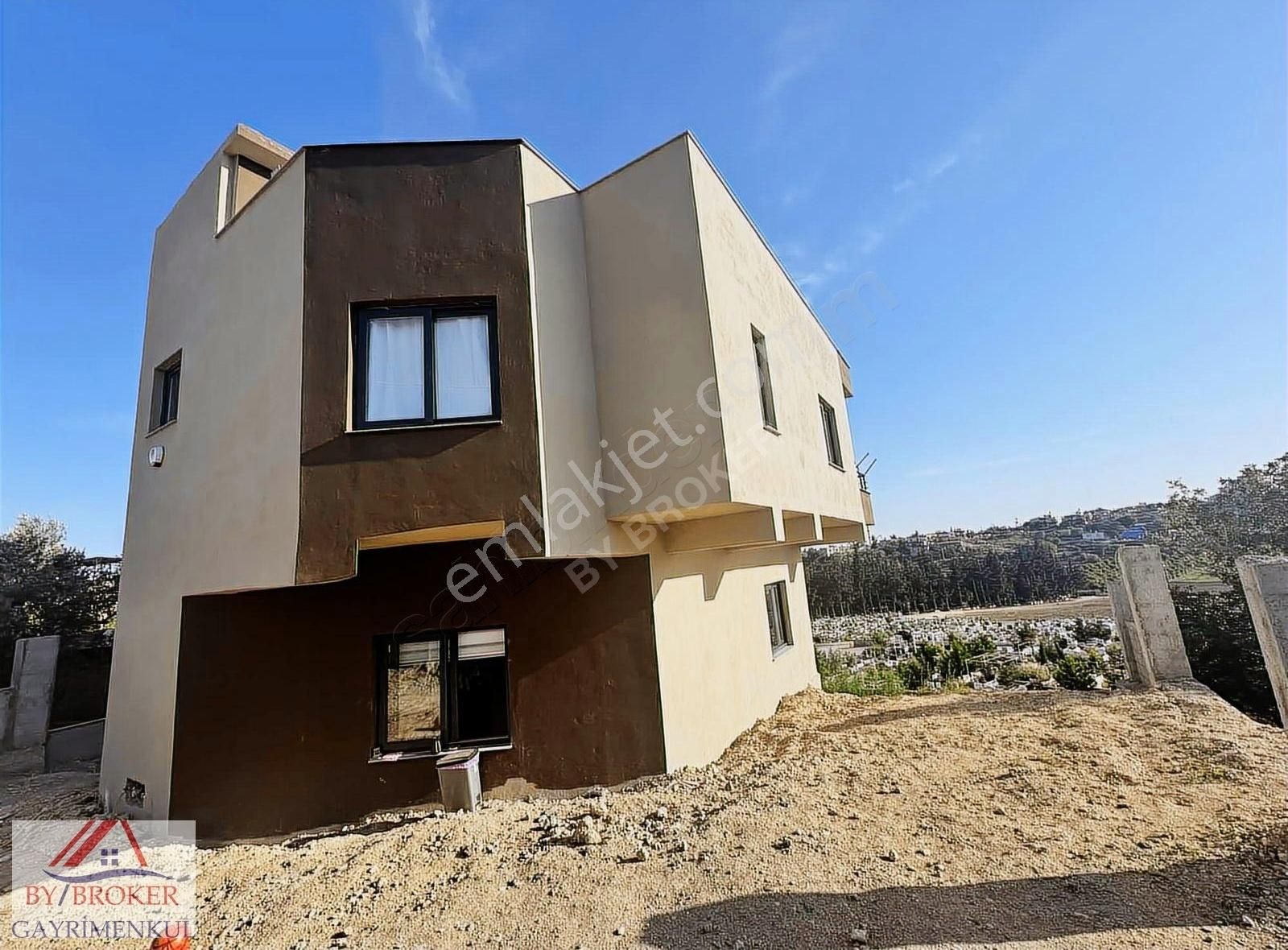 Eski Mezitlide Kaliteli Ve Sağlam Dubleks Villa