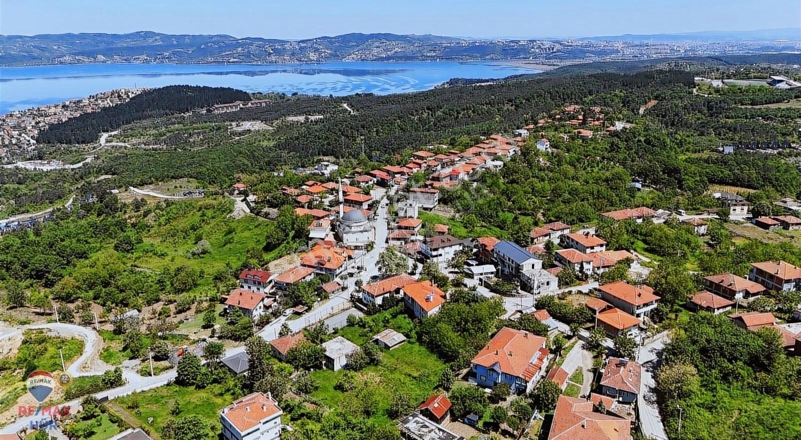 Remax-hür Özlem Şimşek'ten Sapanca'da Göl Manzaralı Arsa
