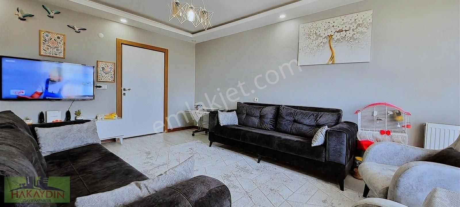 Hakaydın'dan Sultangazi Gazi Mah. 90m2-2+1 Asansörlü 2.kat Daire