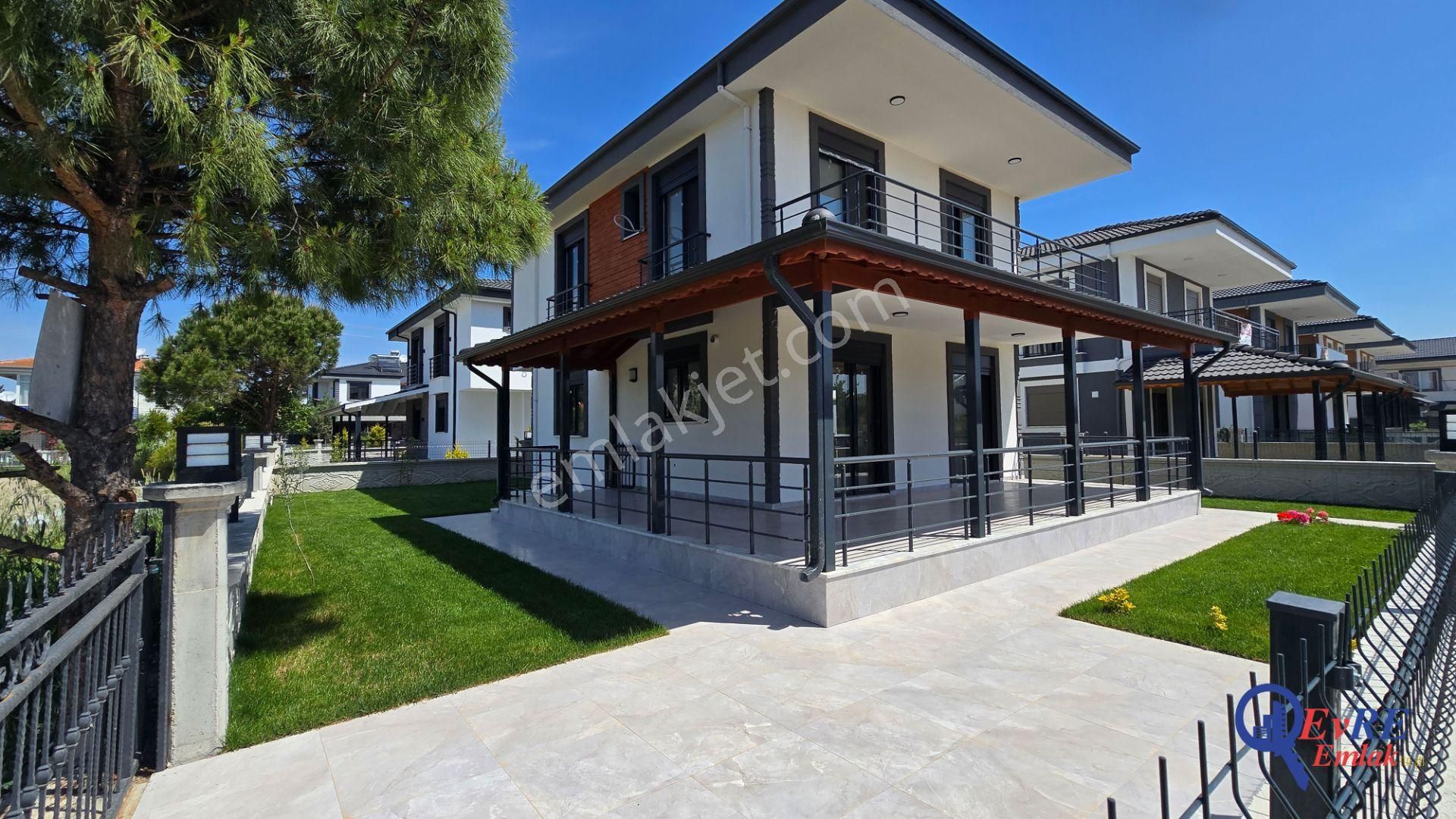 Evre Emlaktan Altınovada 3 Banyolu 4+1 Müstakil Villa