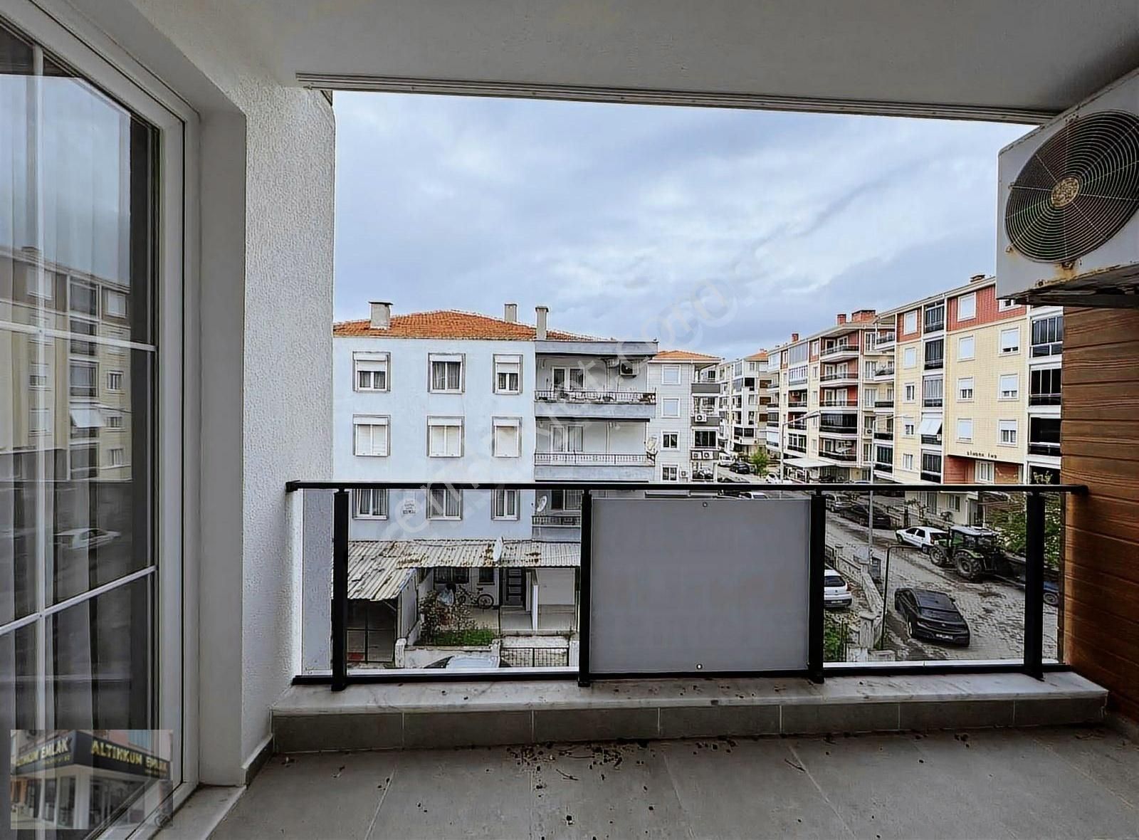 Ayvalık Sarımsaklı'da Önü Açık 80m2 2+1 Satılık Daire - Görsel 8