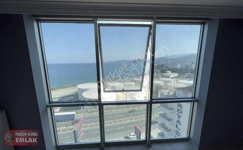 Yalıncak'ta Satılık Deniz Manzaralı Teras Balkonlu Daire