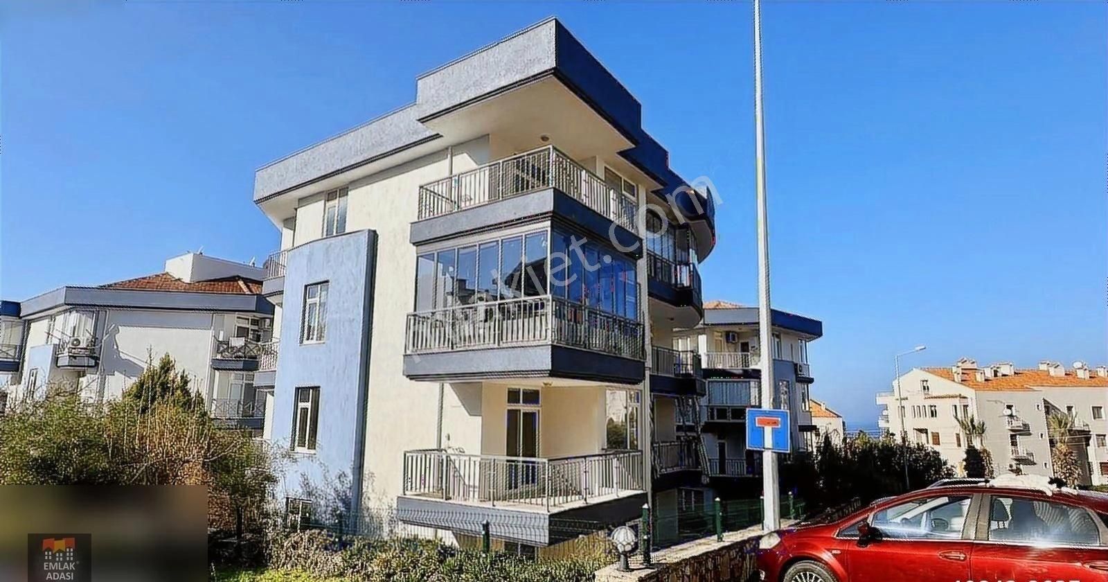 Kuşadası Marina Mevkıı'nde 2+1 Site İçerisinde Önü Açık Daire