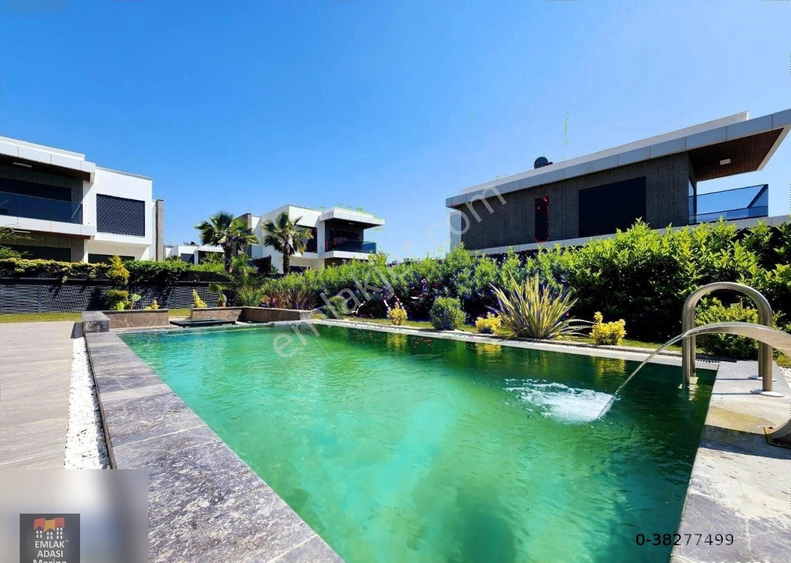 Kuşadası Yavansuda Satılık Özel Havuzlu 4+1 Müstakil Lüks Villa