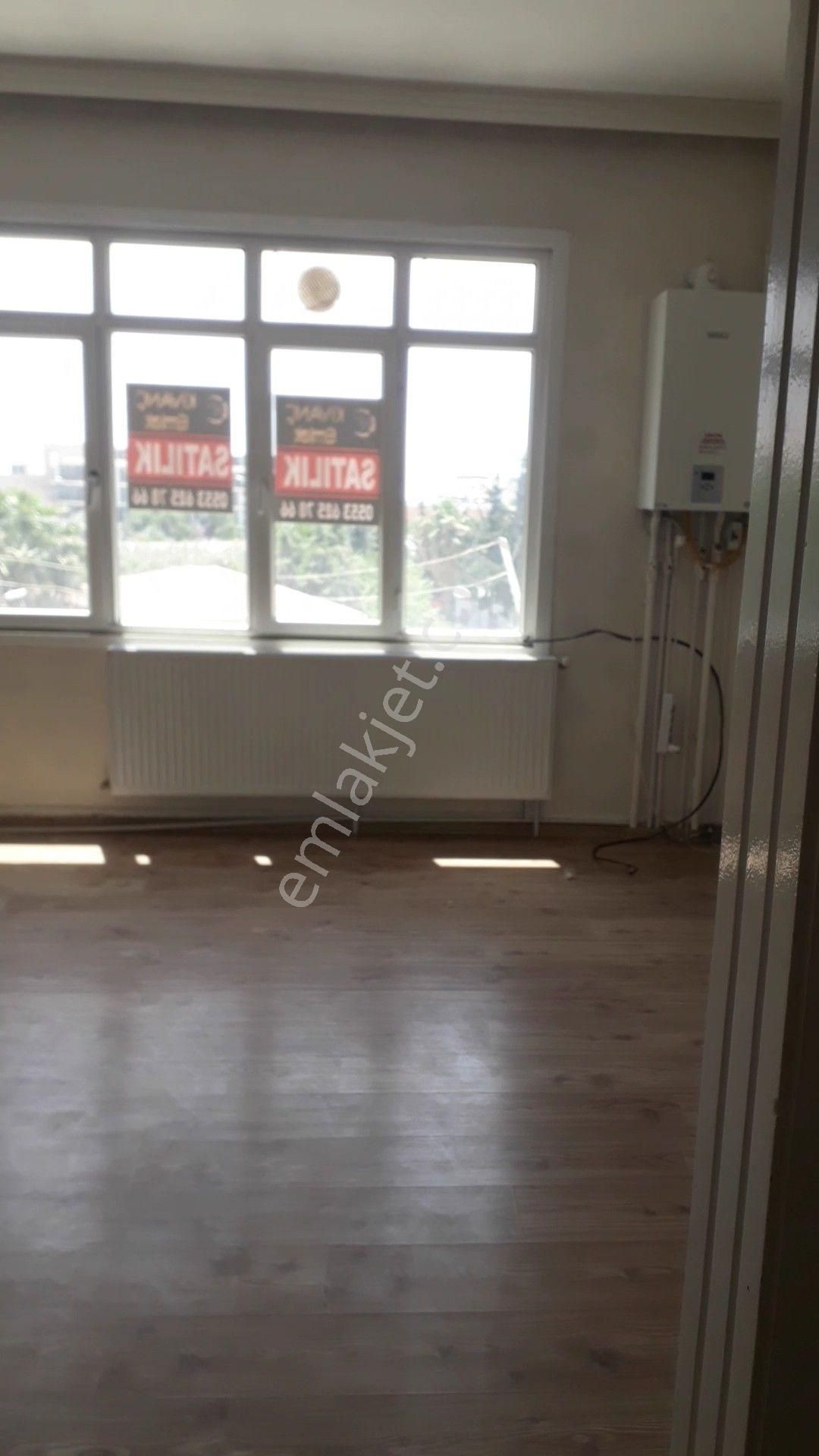 Belediye Binası Yanında Satılık Daire 2 + 1.