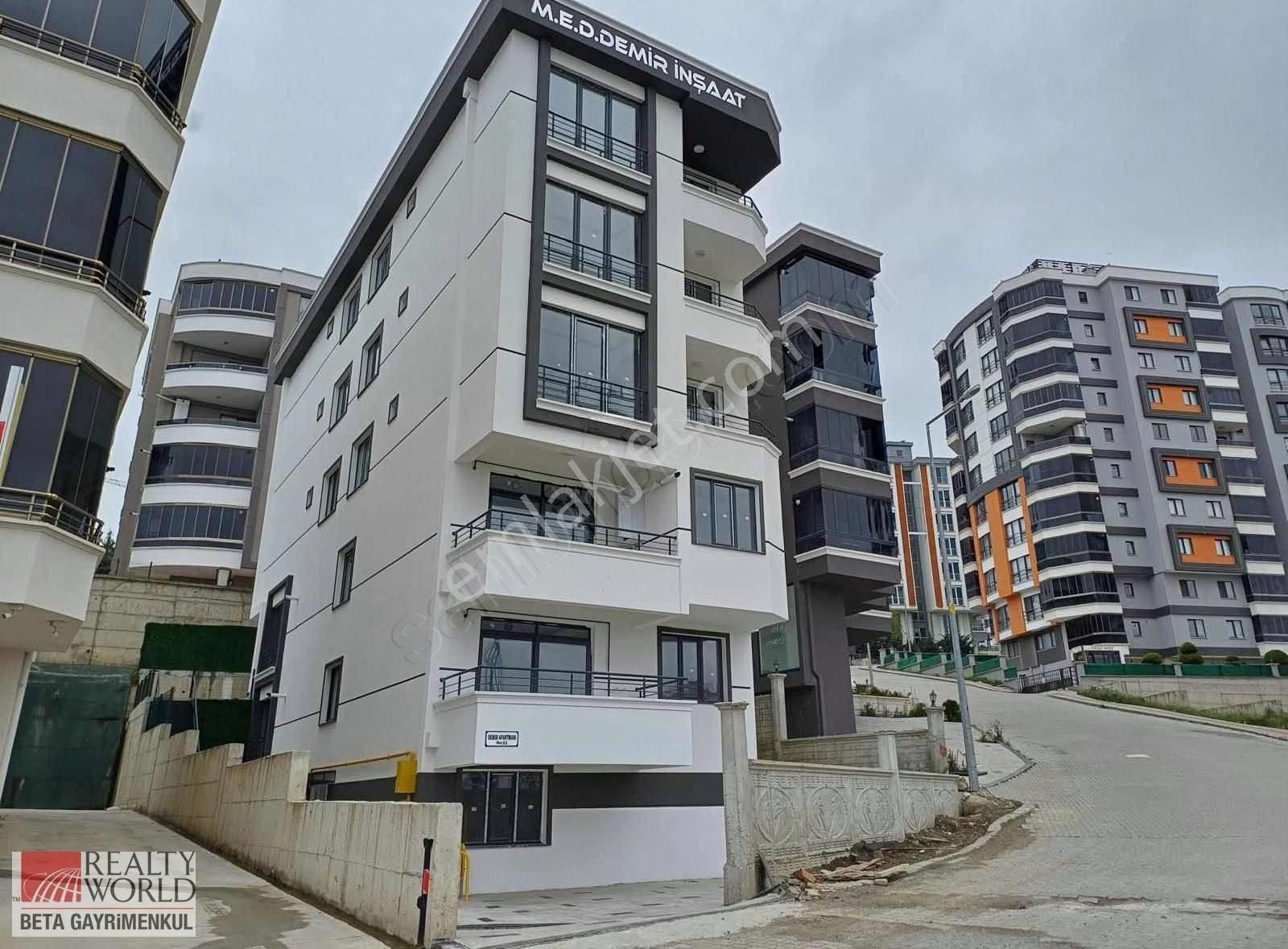 Rw Betadan Balaçta Deniz Manzaralı Satılık 2+1 Daire