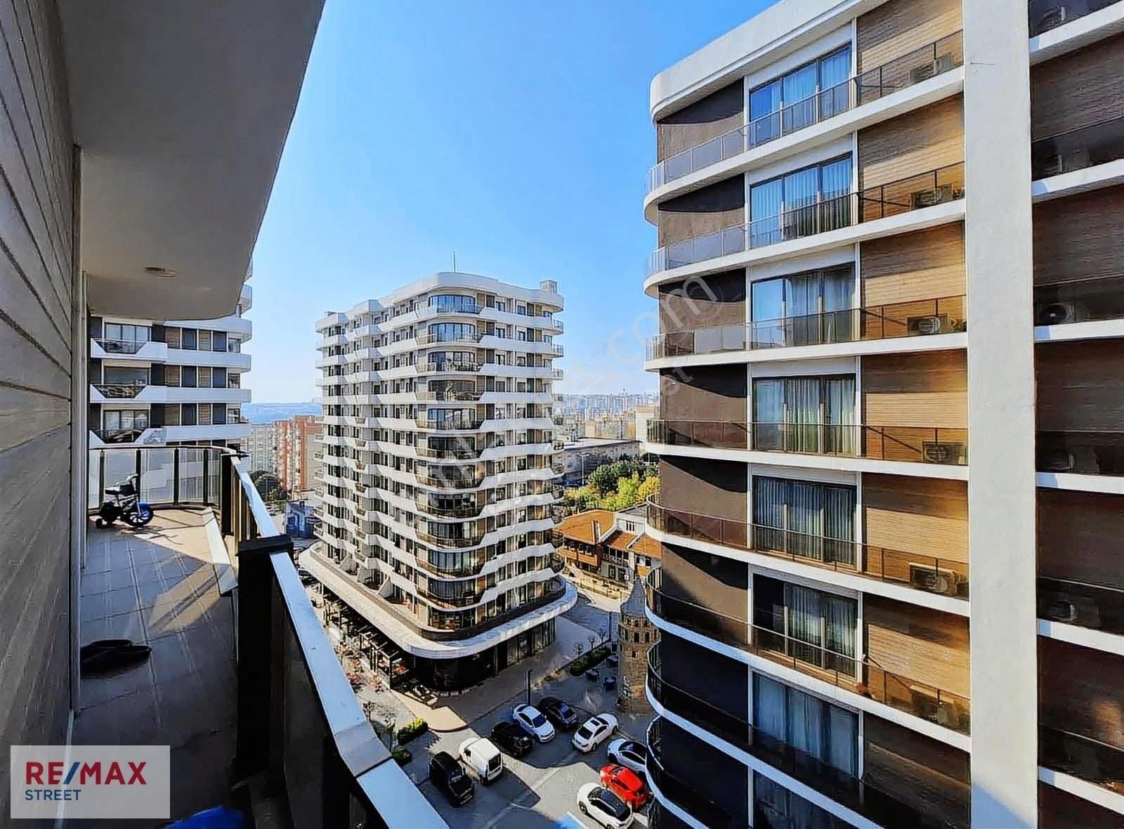 Beylikdüzü Kavaklı'da Demir Country Site İçi Satılık Geniş 3+1