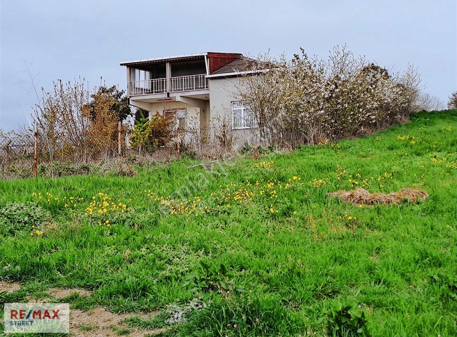 Re/max Street'ten Silivri Kadıköyde İçinde Ev Olan Satılık Arsa