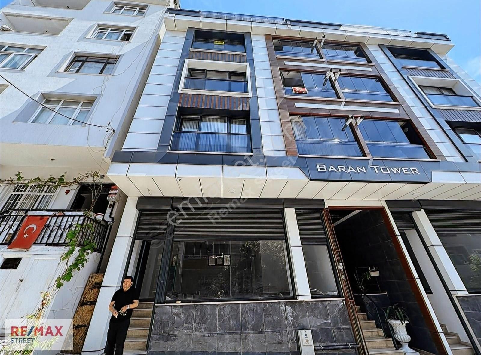 Küçükçekmece Söğütlüçeşme De Satılık 85 M2 Dükkan & Mağaza