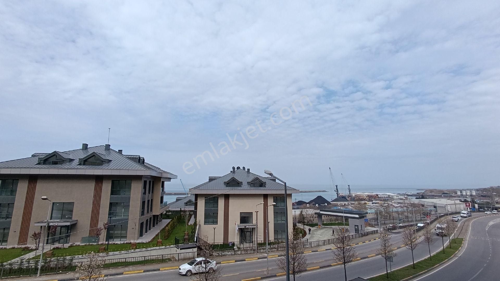 Meydan 'a Yakın Deniz Manzaralı Satılık Daire