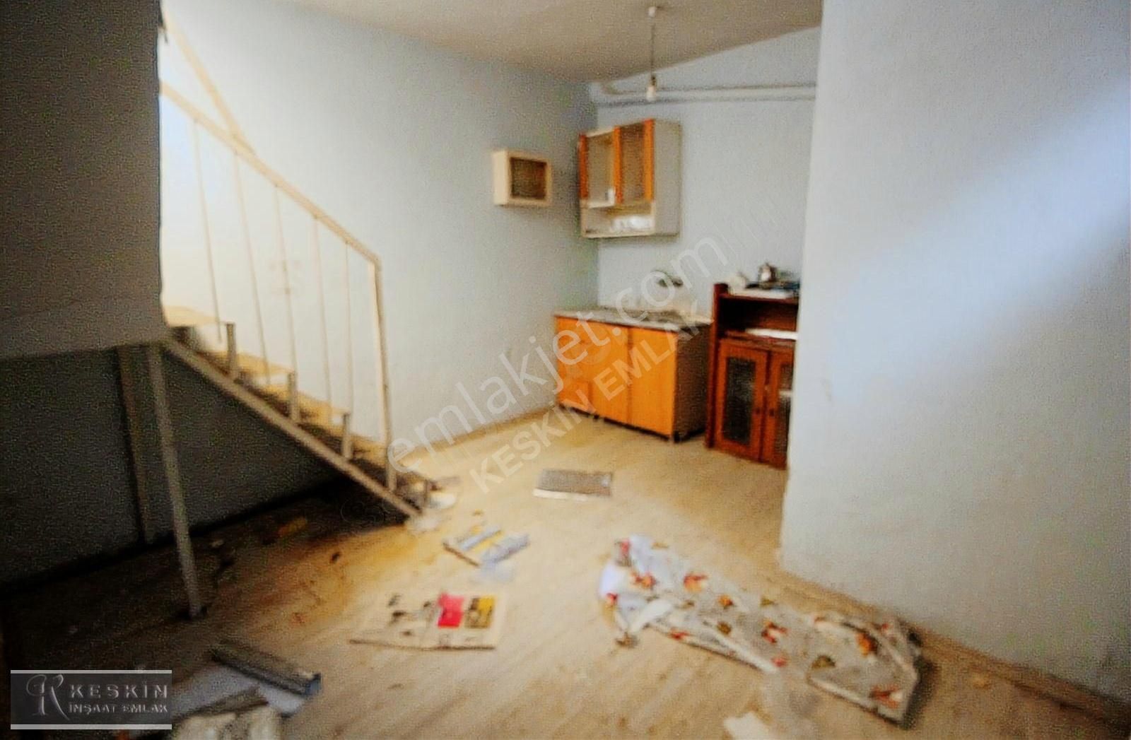 Keçiören Osmangazi Cadde Üzeri 80m2 + 40m2 Depo Kiralık Dükkan