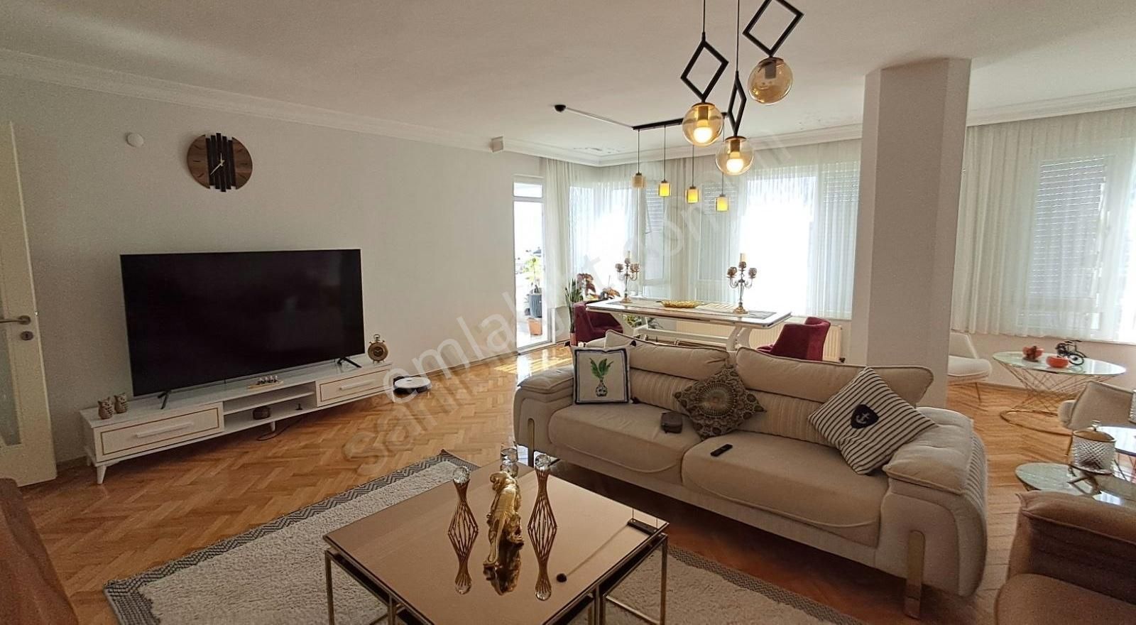 Burhanettin Onat'da 5+2 Deniz Manzaralı Dublex 300m2