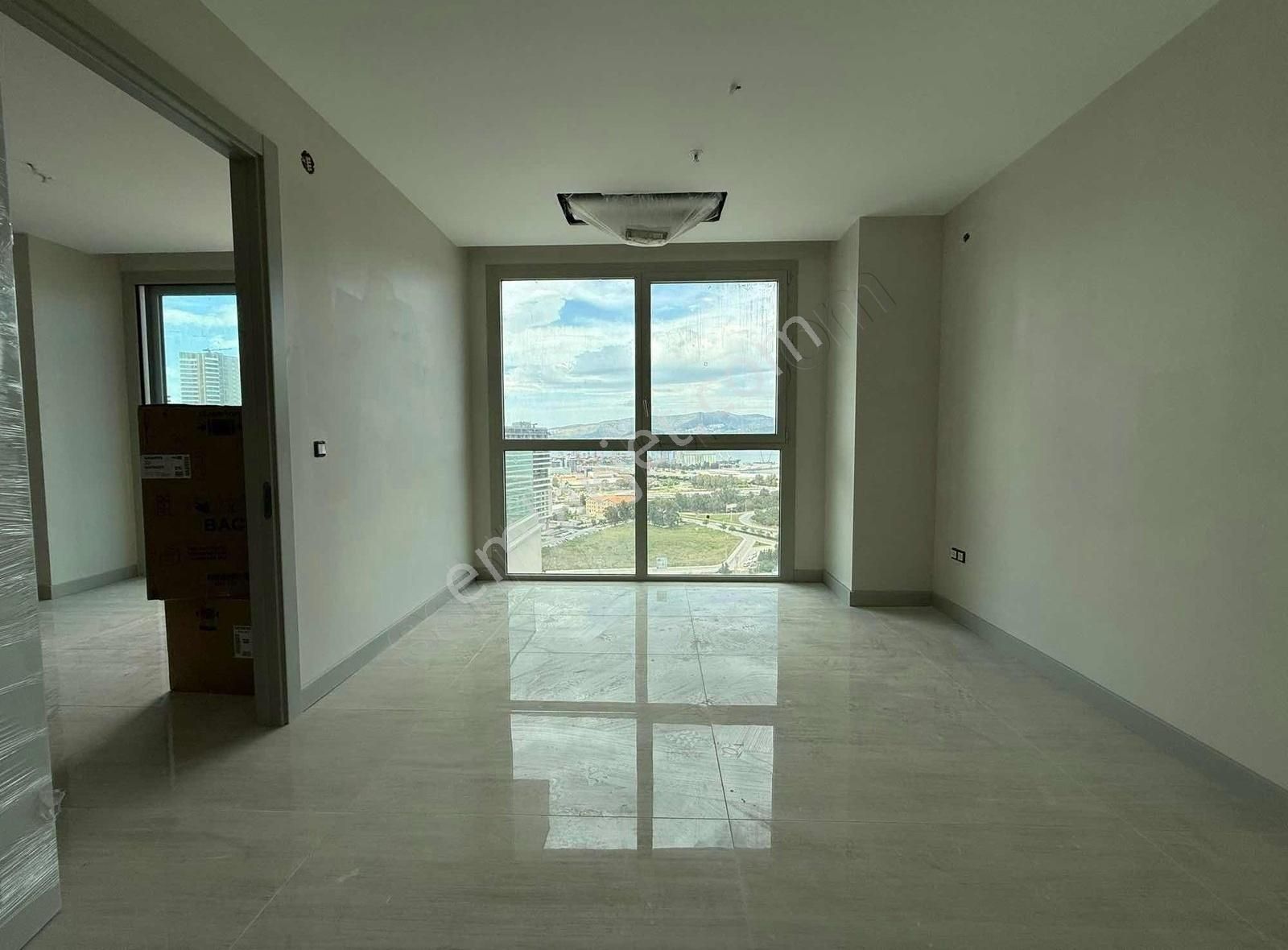 Megapol İzmir Kiralık Kdv Avantajlı 1+1 Home Ofis