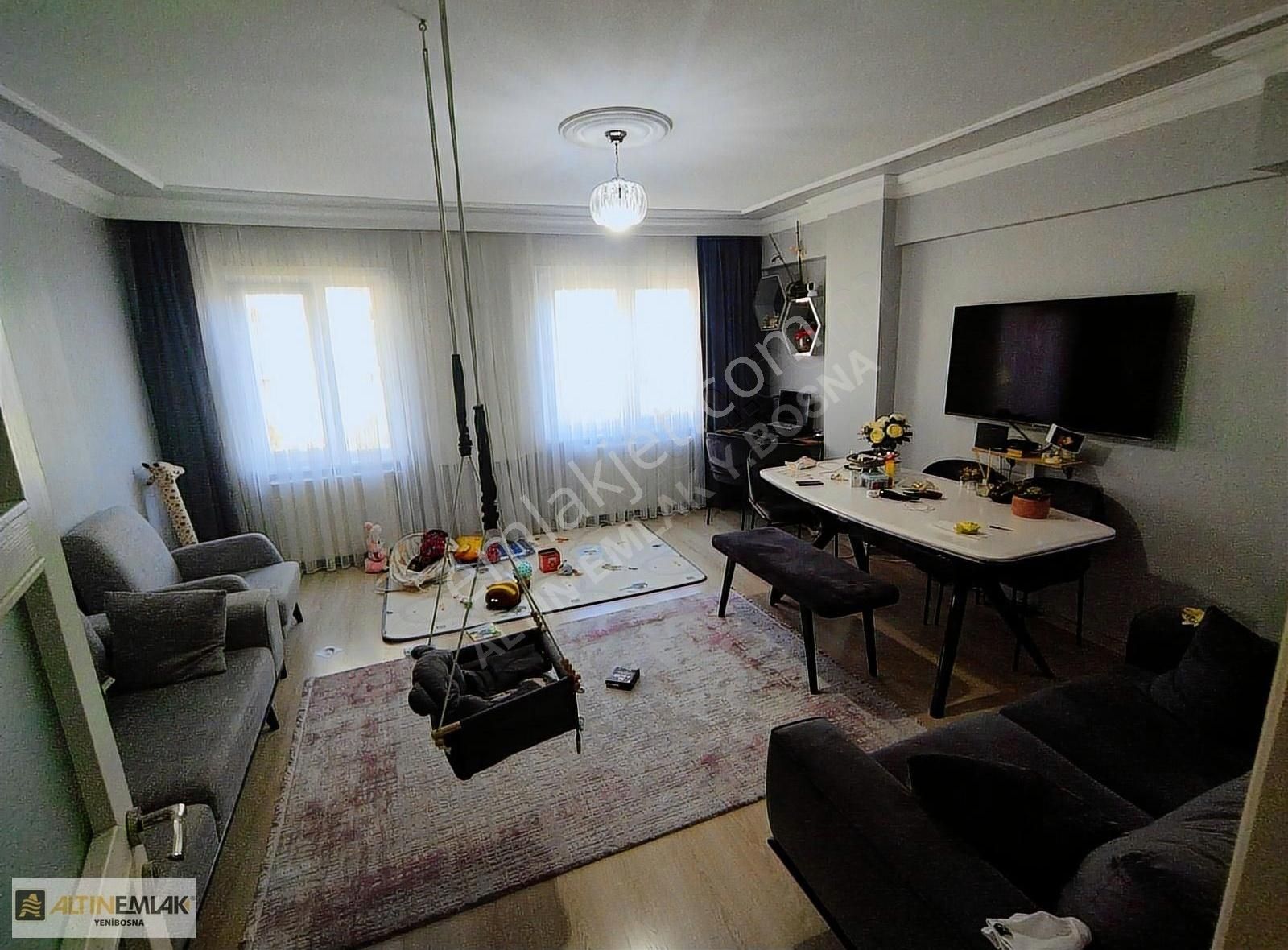 Satılık Çobançeşme Mahallesinde 3.kat 2+1salon Kiracılı Masrafsz