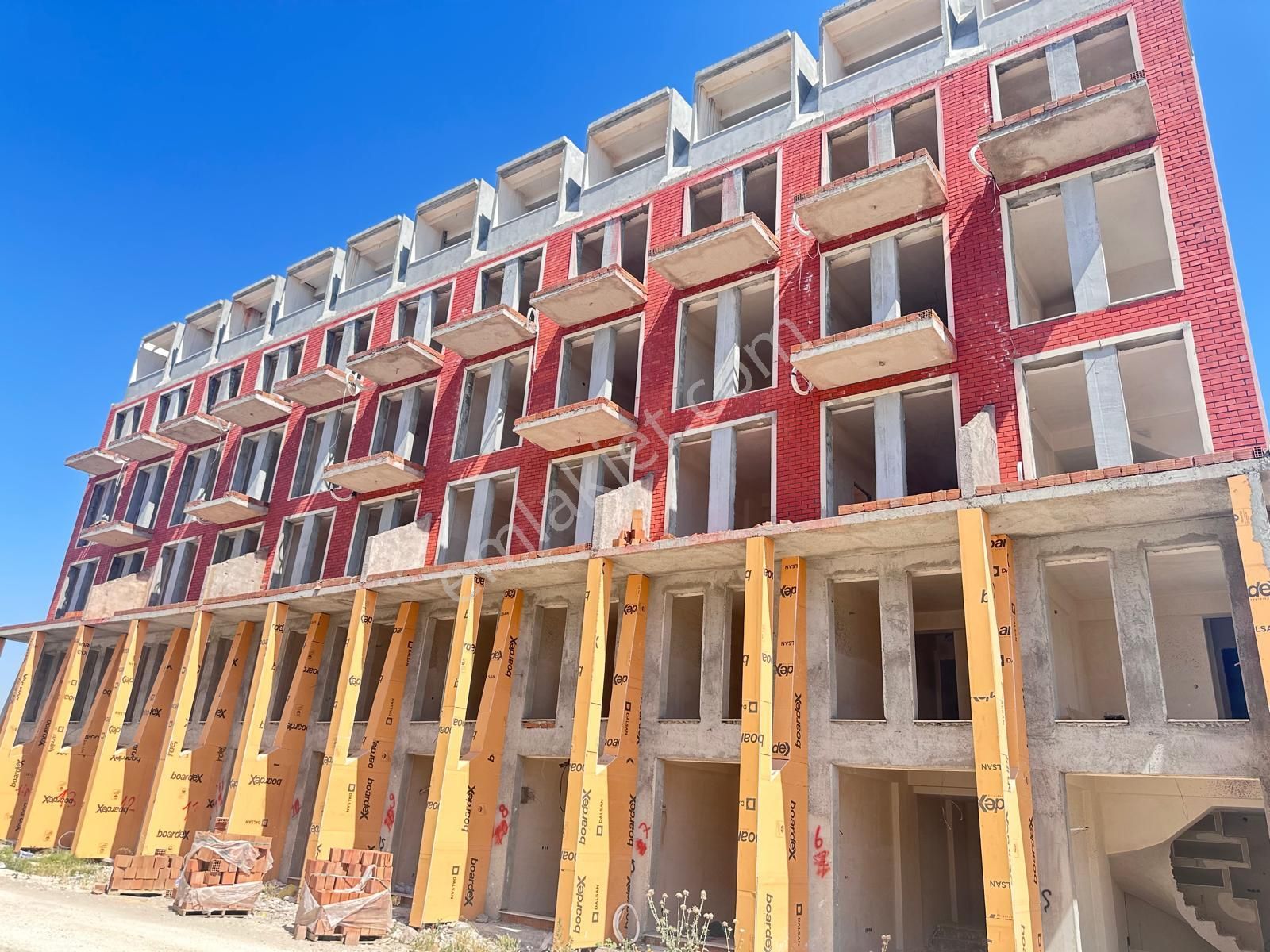 Seyrek'te Yatırıma Uygun Projeden 1+1 Satılık Daire