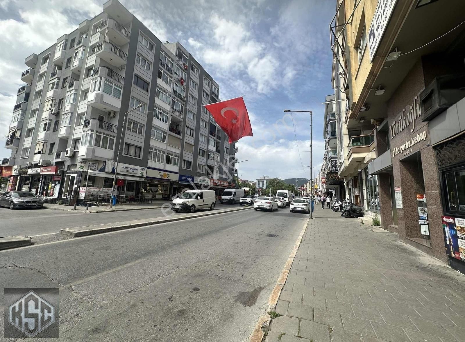 Önder Cad Üzerinde Ev Veya Ofis Kullanmına Uygun Geniş 68m2 1+1