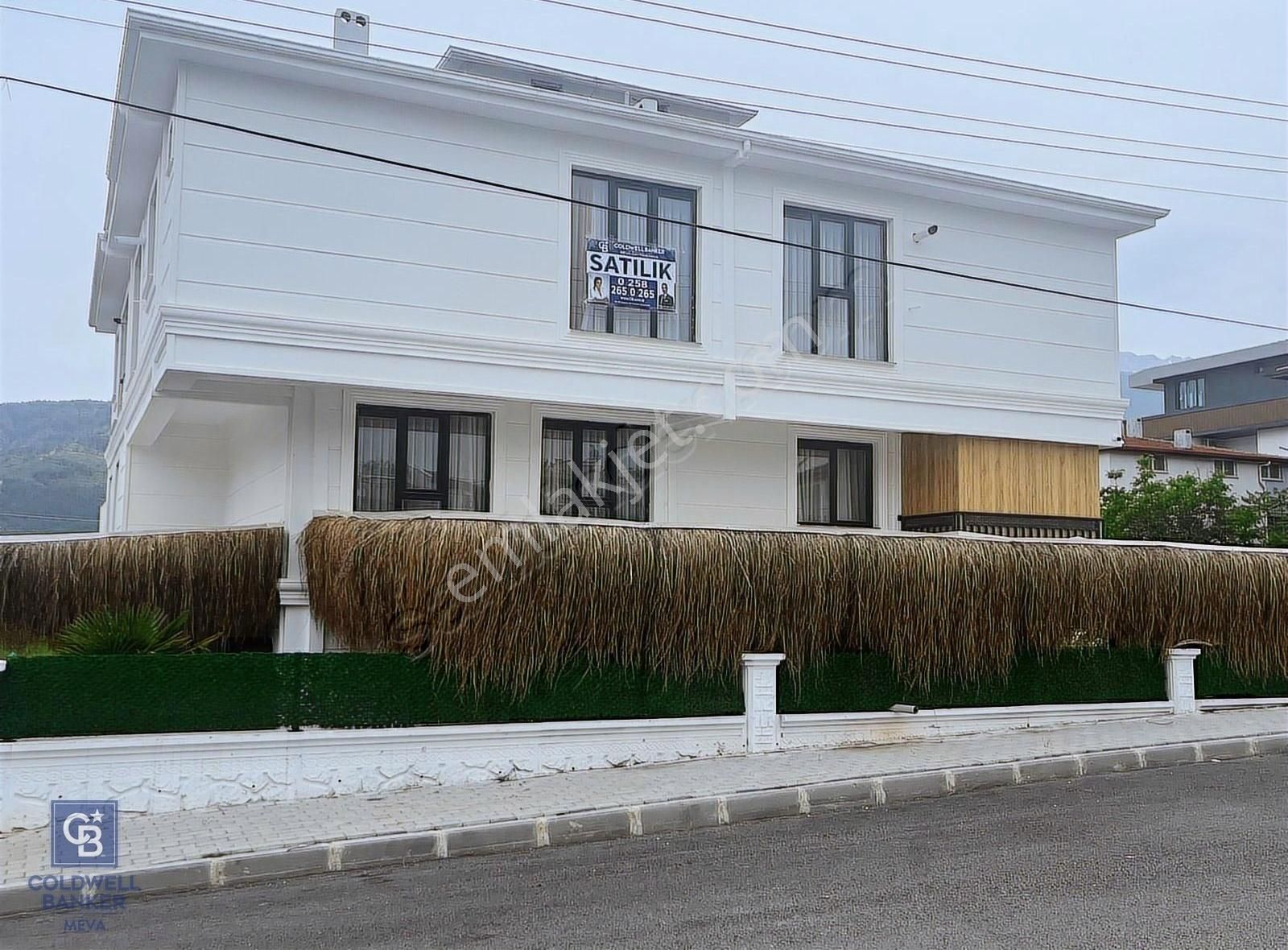Şirinköy'de Villalar Bölgesinde 1+1 Satılık Apart