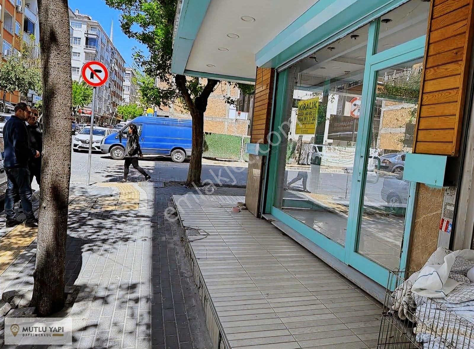 Mutlu Gayrimenkul'den Kiralık Her İşe Uygun Cadde Üzeri Dükkan!