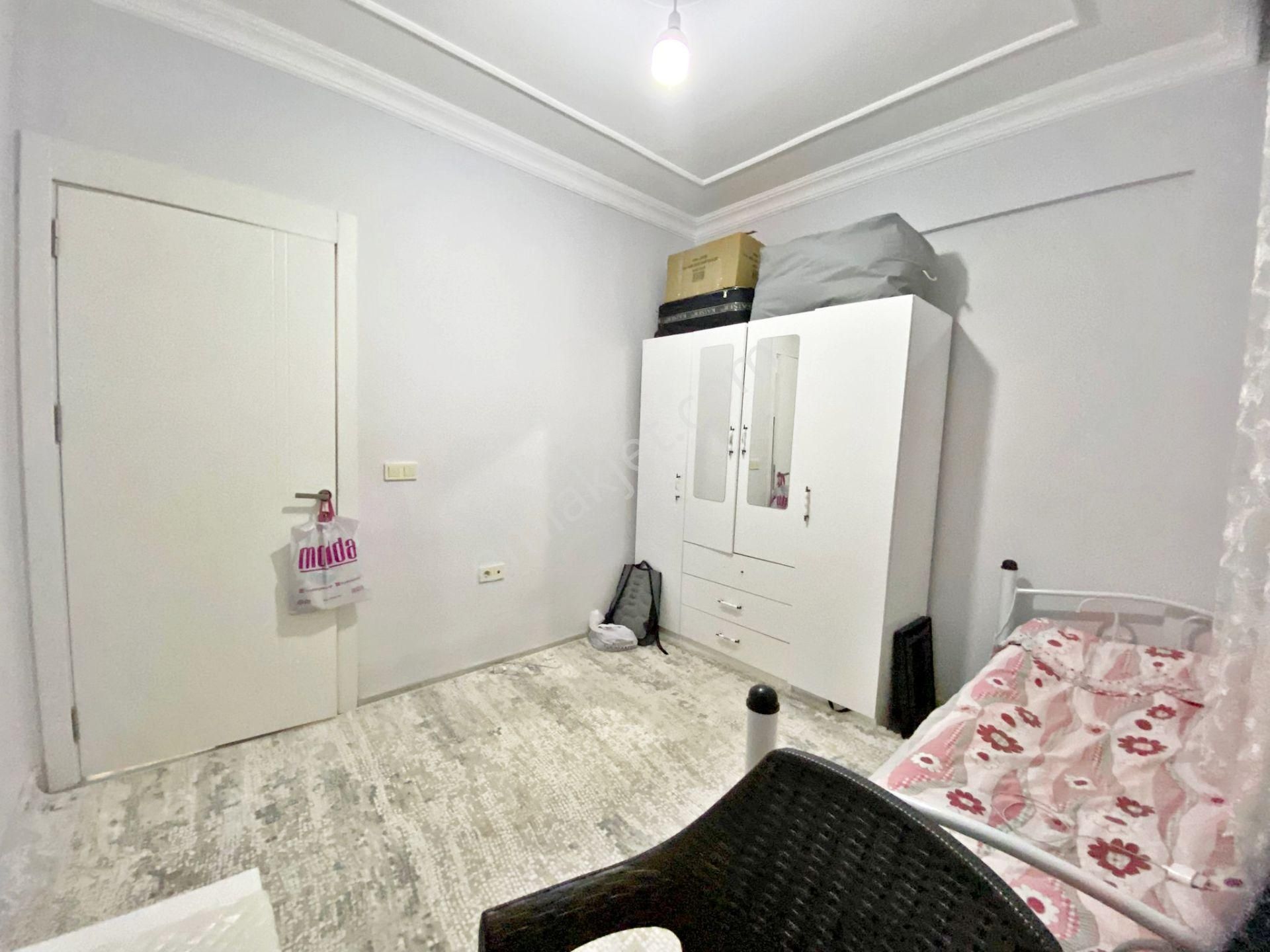 Karacaahmet'te Cadde Üzeri Cam Balkonlu Bakımlı Eksiksiz 2+1 Daire - Görsel 11