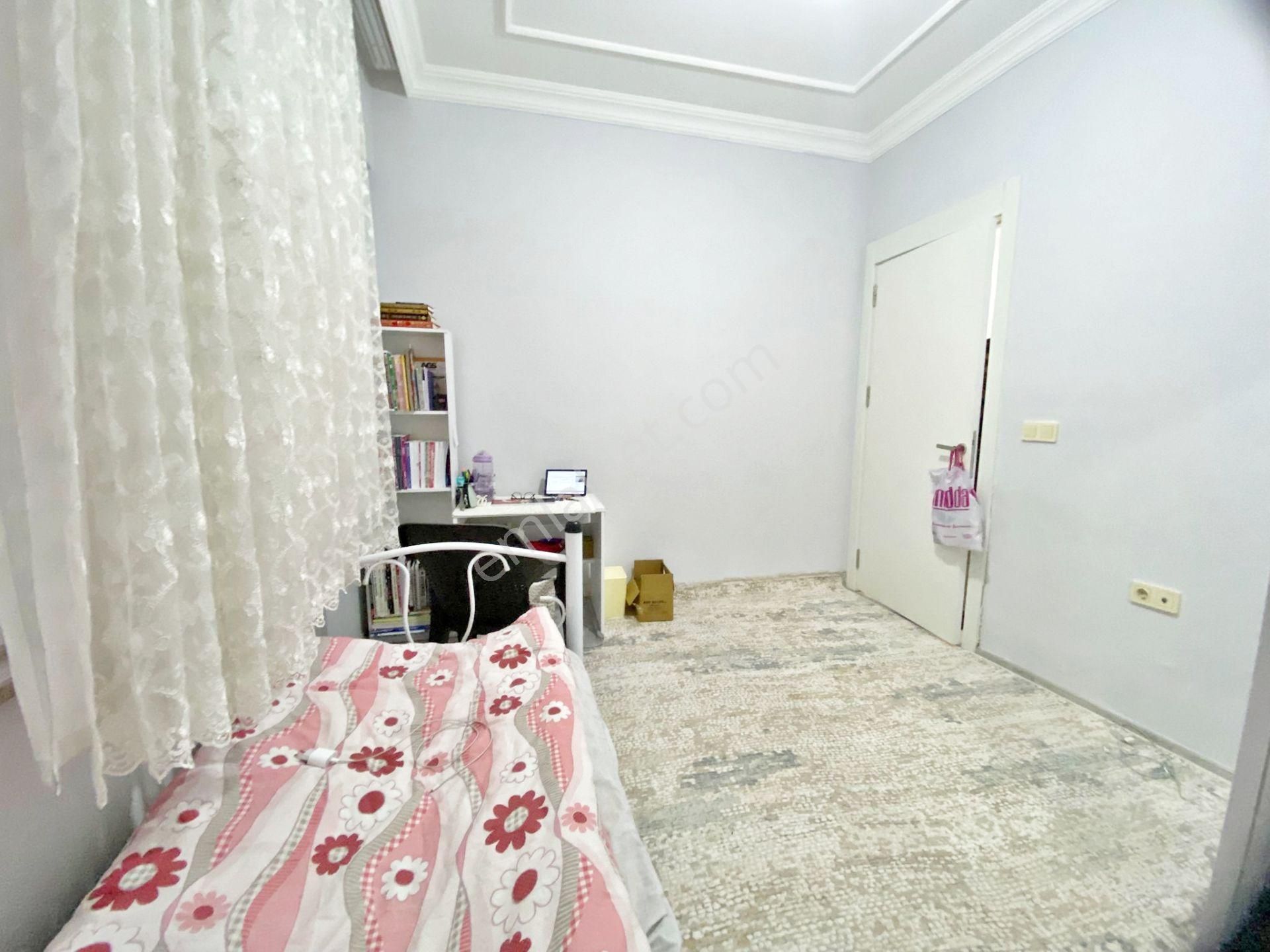 Karacaahmet'te Cadde Üzeri Cam Balkonlu Bakımlı Eksiksiz 2+1 Daire - Görsel 12