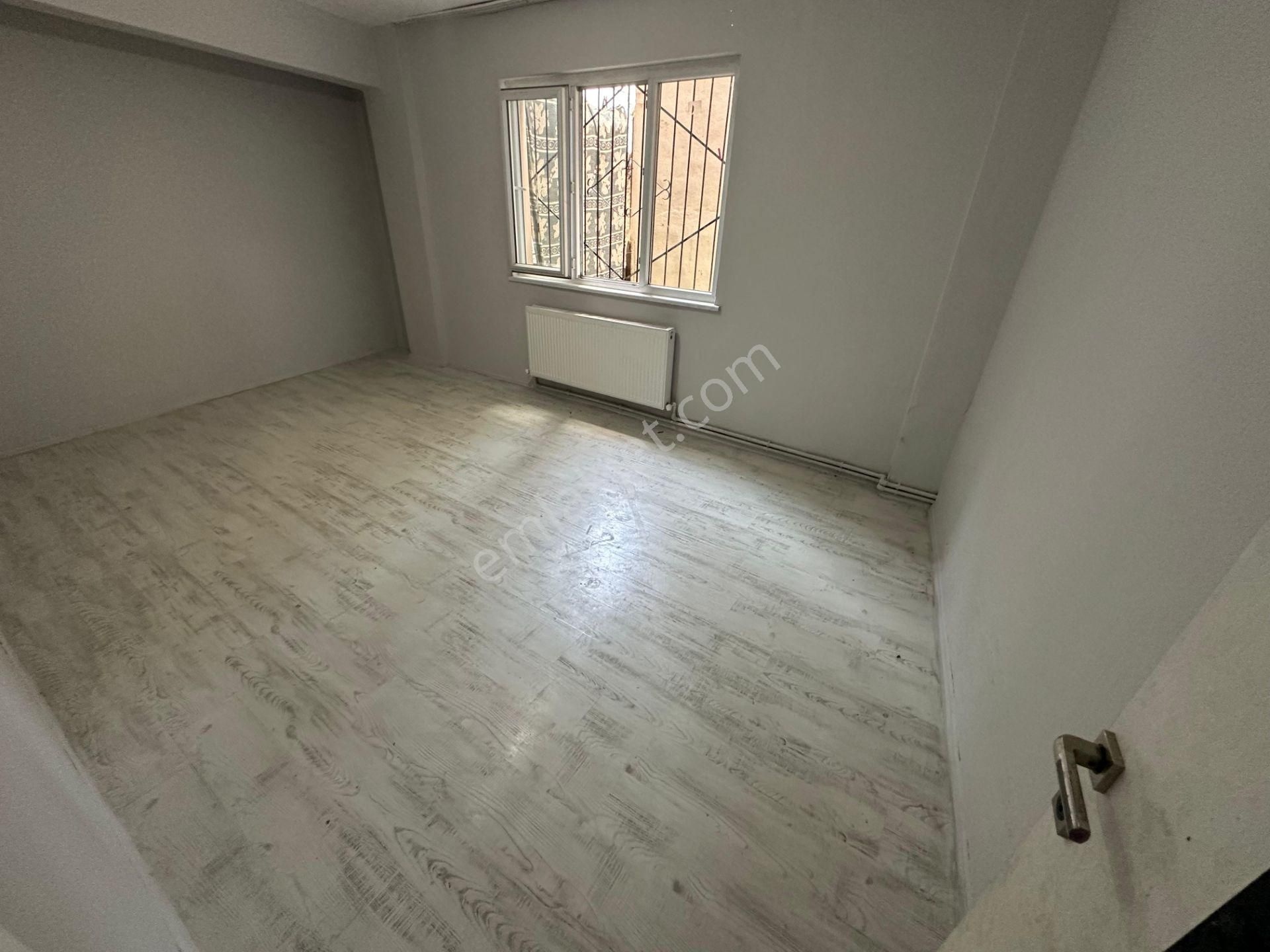 Zümrütevlerde Bakımlı Geniş 2+1 Kiralık Daire