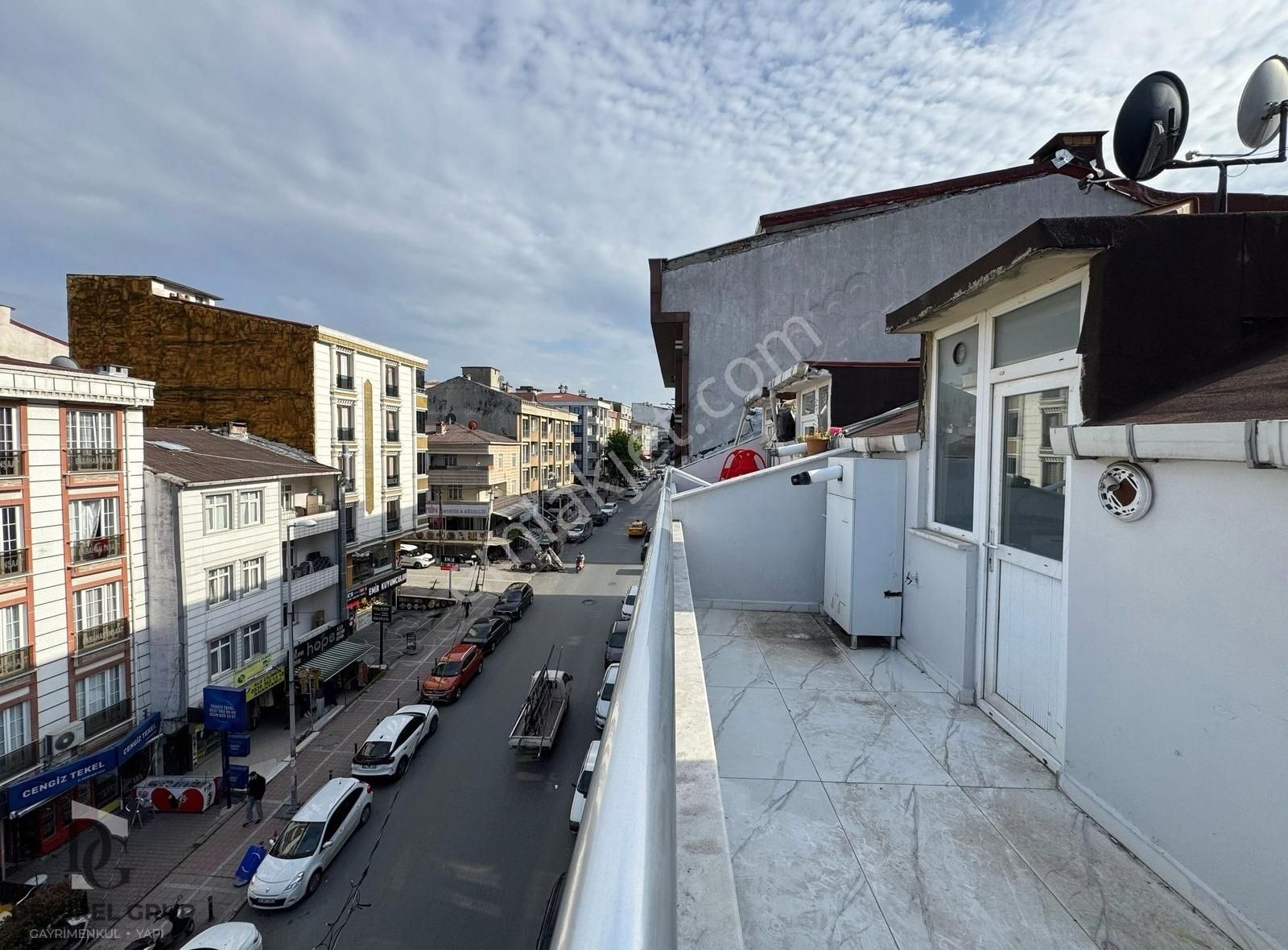 Metrobüse Yürüme Mesafesinde Cadde Üzeri Geniş 4+2 Dubleks Daire