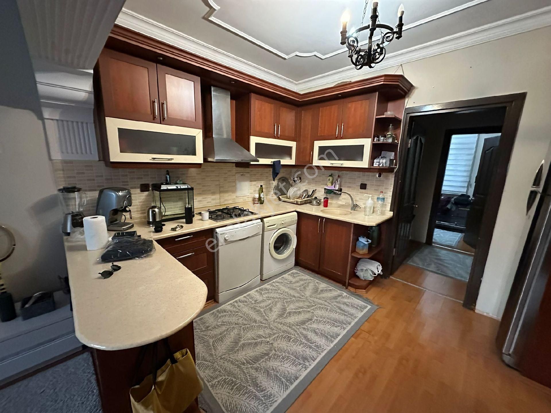 Karşıyaka Sahilde 3+1 Daire İzmir