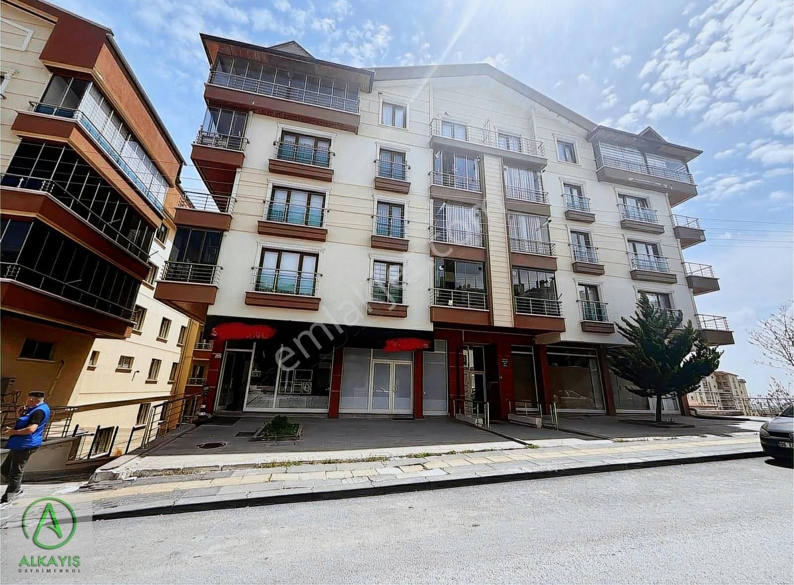 Alkayış Emlak'tan Kurumsal Kiracılı 100 M2 Satılık Dükkan