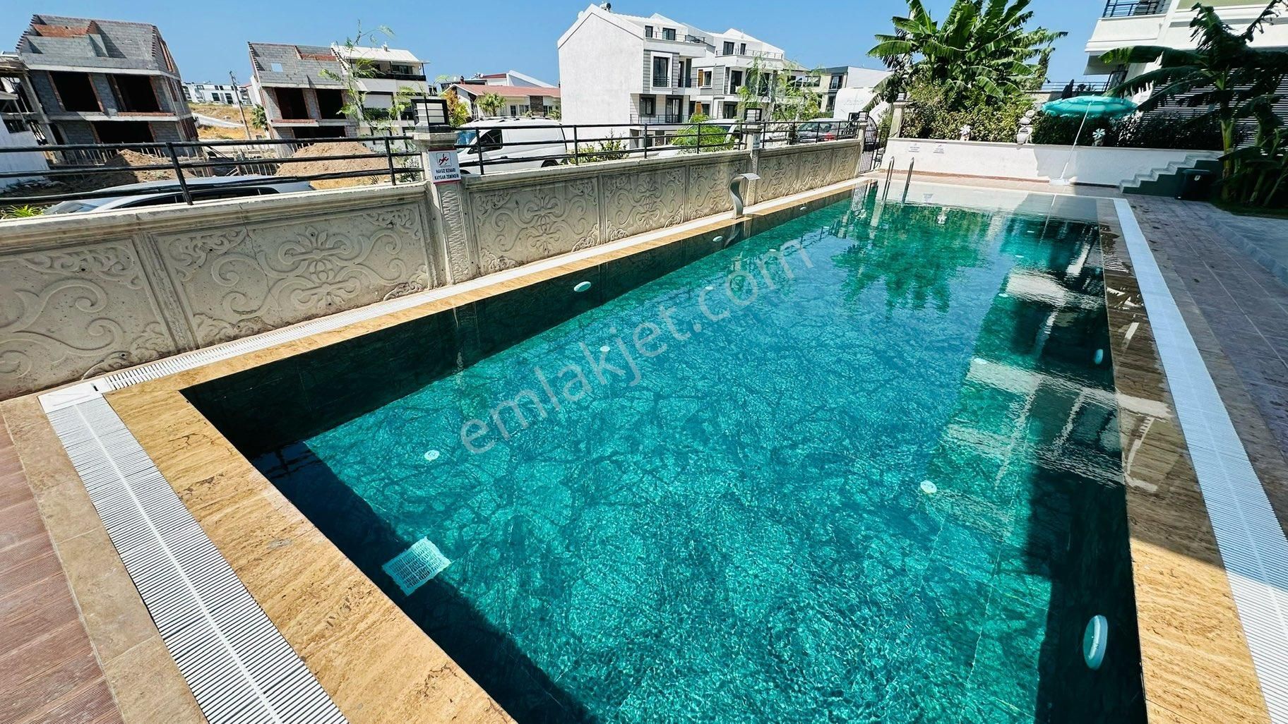 Didim’de Havuzlu Site İçinde Sıfır Eşyalı 1+1 Daire Satılık