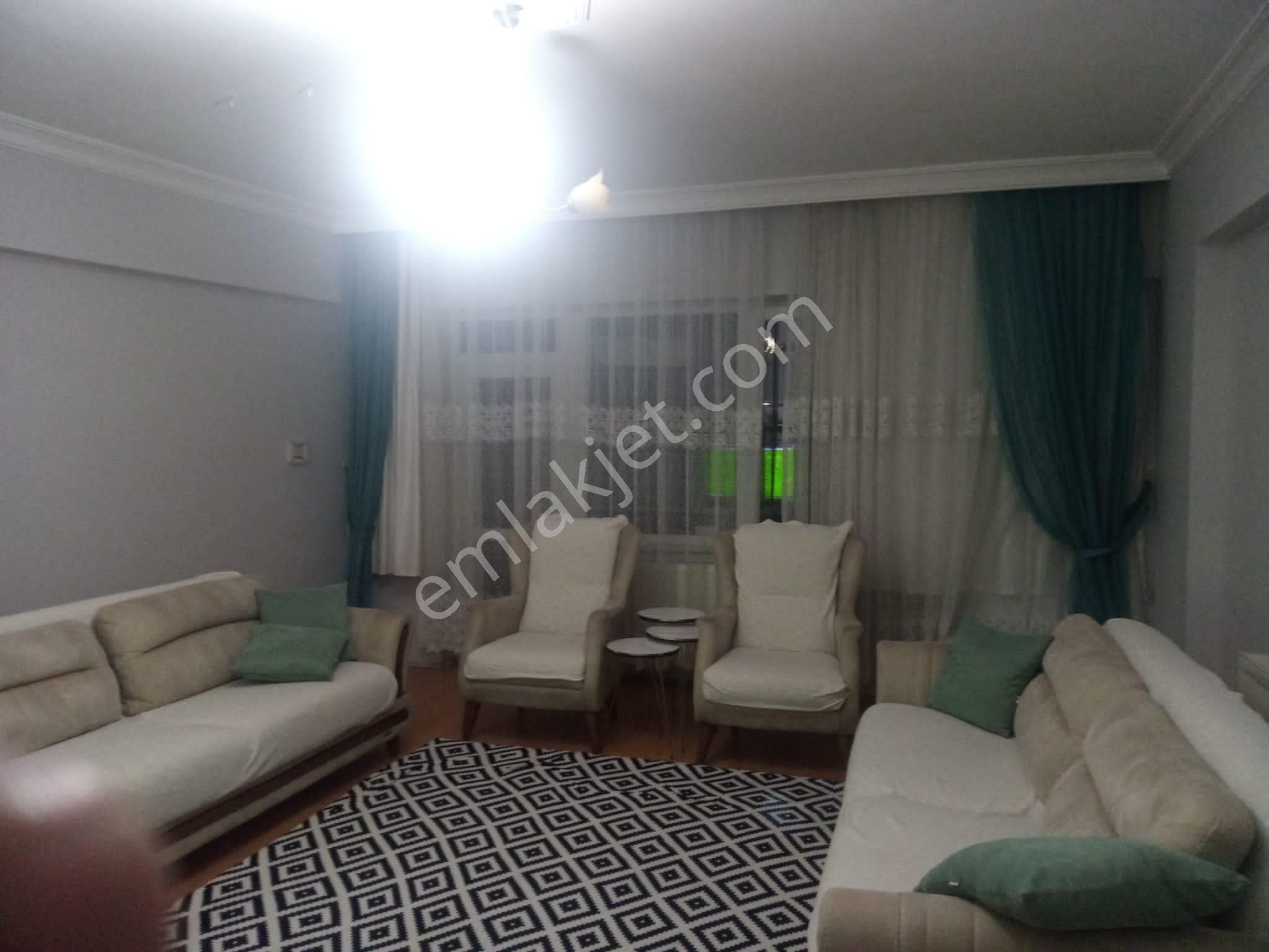 Akçay Emlak'tan Akşehir Meydan Mahallesi Çarşı Merkezde Bakımlı Satılık 2+1 Daire