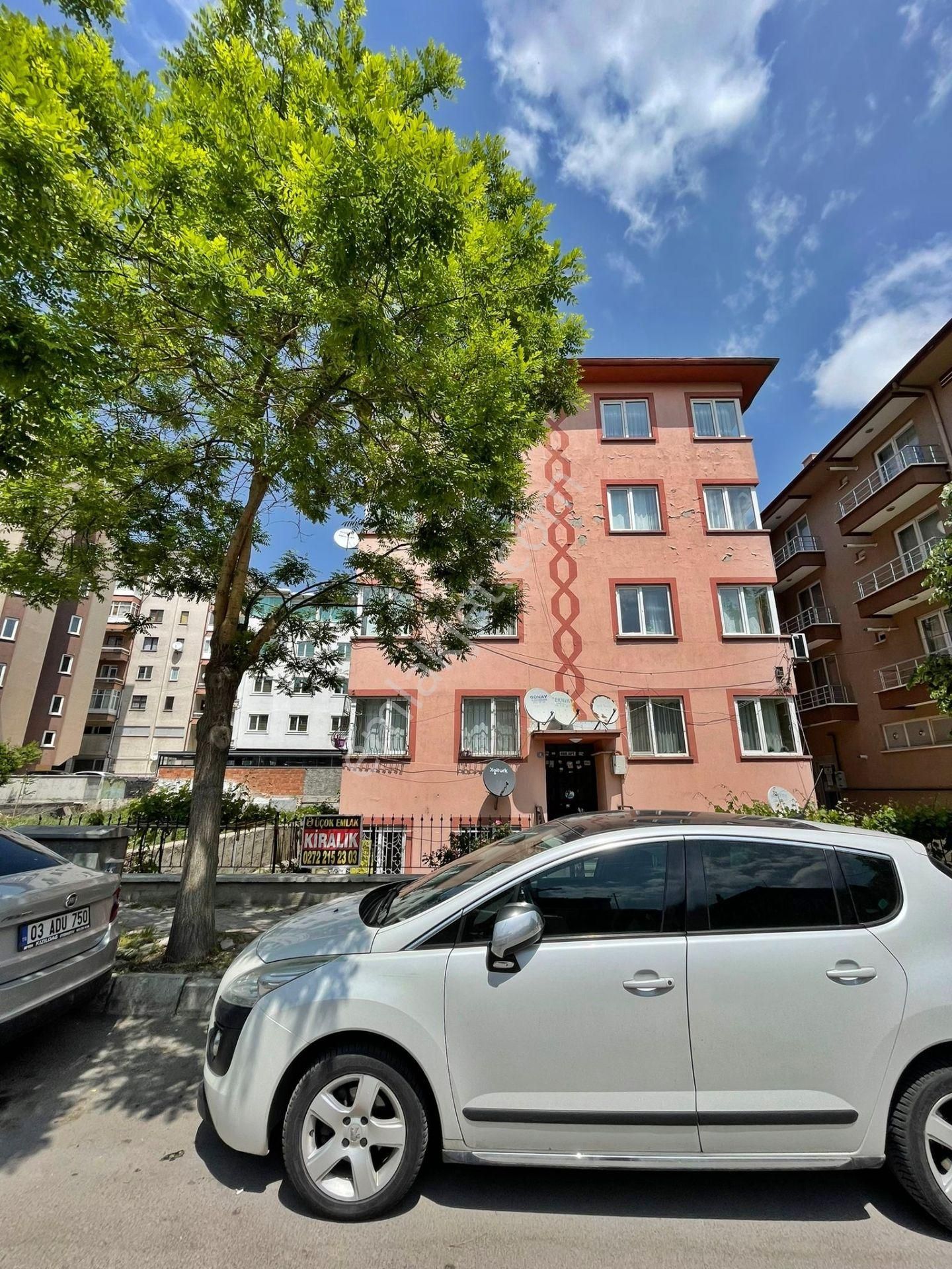 Afyon Üçok Emlaktan Cumhuriyet Mah Satılık 2+1 Daire
