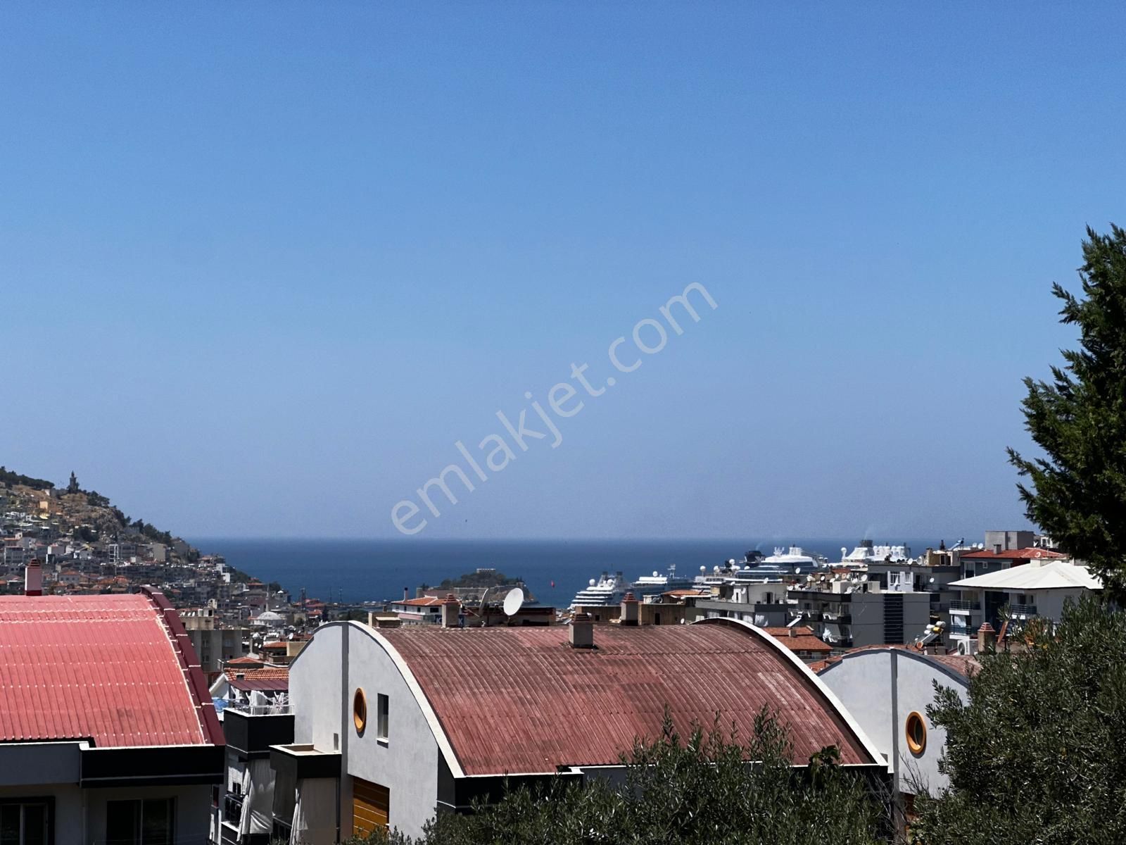 Kuşadası Ege Mah. Kısmi Manzaralı Yüksek Giriş 3+1