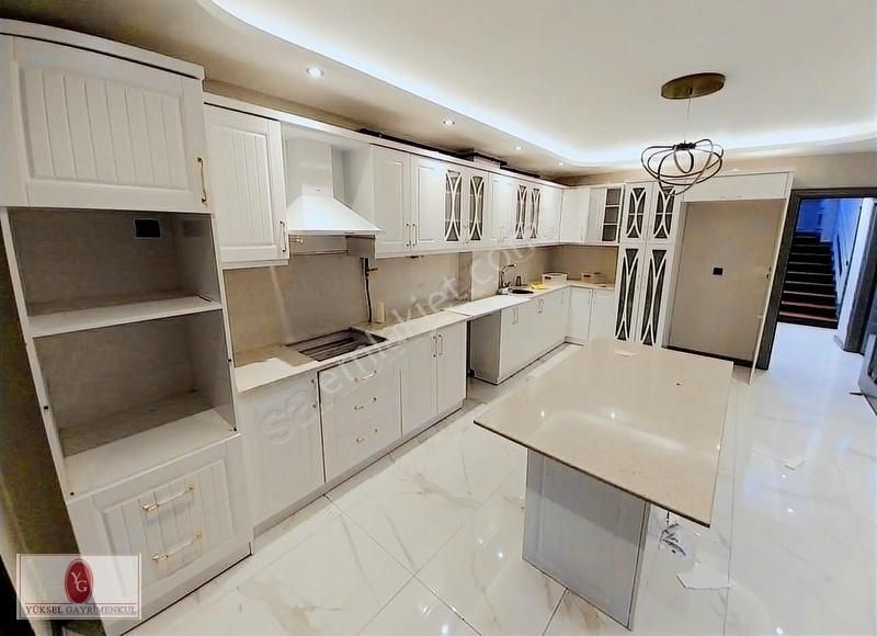 Yükselden Kadıköyde Emsalsiz Ulrta Geniş 6+1 Lüks Villa
