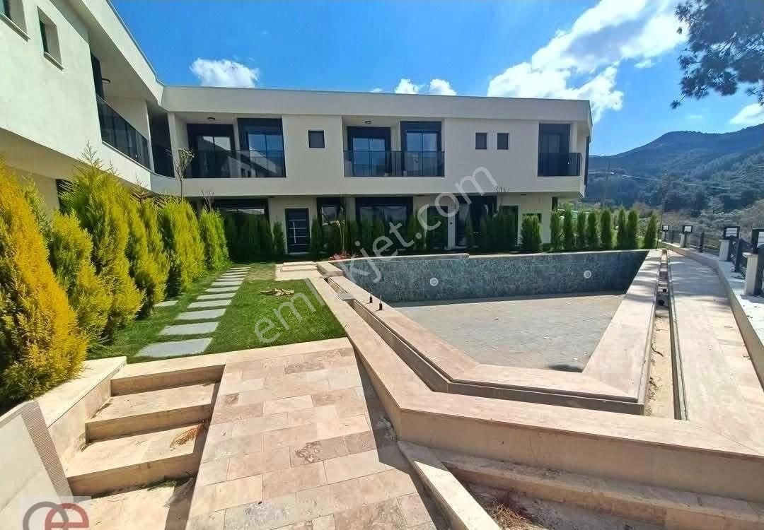 Kuşadası Davutlarda 3+1 Sıfır Havuzlu Sitede Yazlık