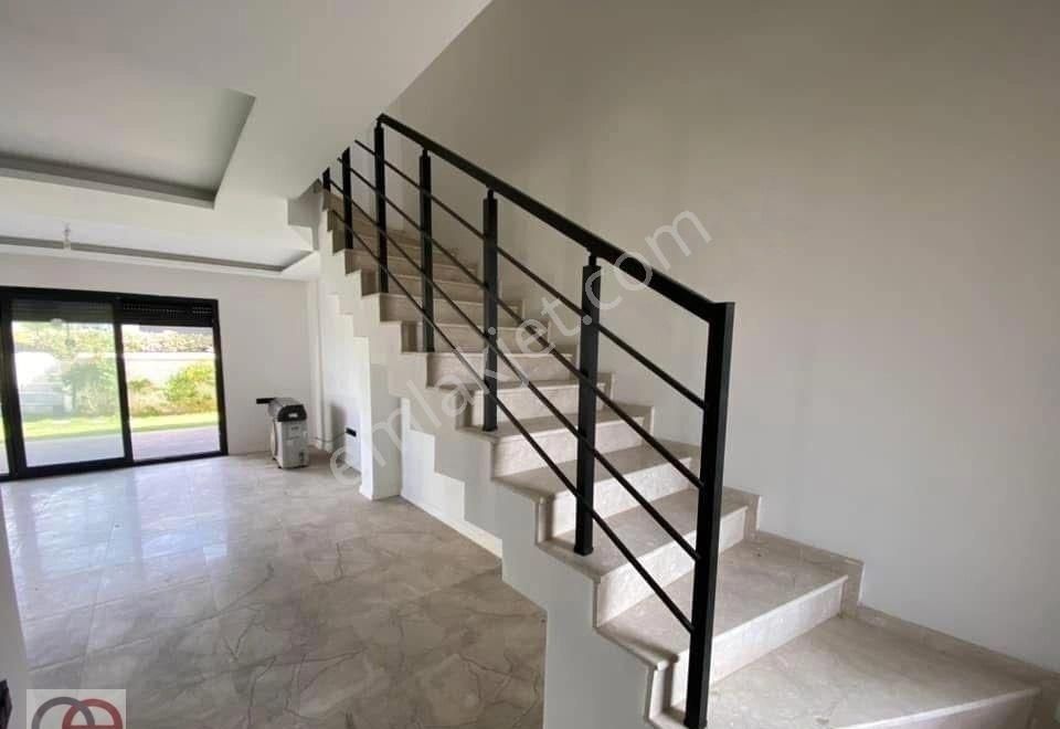 Kuşadası Güzelçamlıda Denize 550m Mesafede 3+1 Sıfır Havuzlu Sitede Villa - Görsel 18