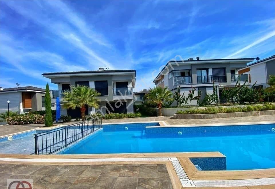 Kuşadası Güzelçamlıda Denize 550m Mesafede 3+1 Sıfır Havuzlu Sitede Villa - Görsel 13