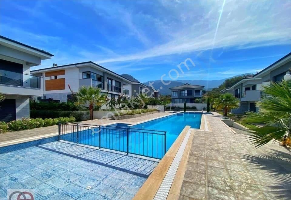 Kuşadası Güzelçamlıda Denize 550m Mesafede 3+1 Sıfır Havuzlu Sitede Villa - Görsel 7