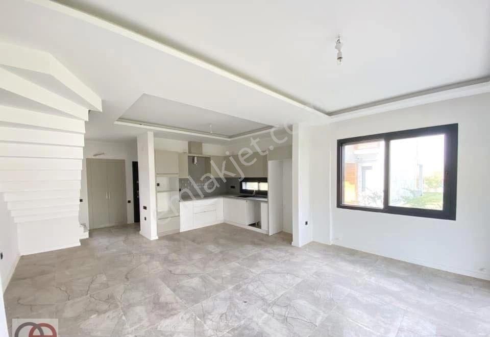 Kuşadası Güzelçamlıda Denize 550m Mesafede 3+1 Sıfır Havuzlu Sitede Villa - Görsel 12